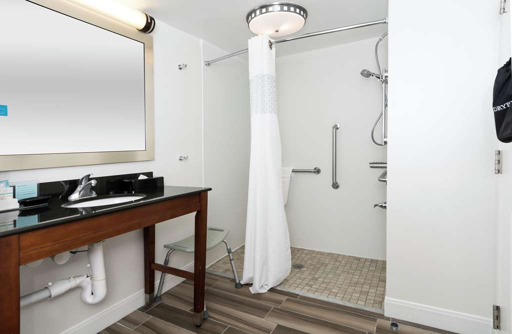 Hampton Inn & Suites Raleigh/Cary I-40 (PNC Arena) - Tap to explore photos