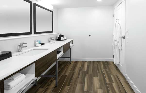  - Hampton Inn & Suites Arena Raleigh - I-40, Exit 290