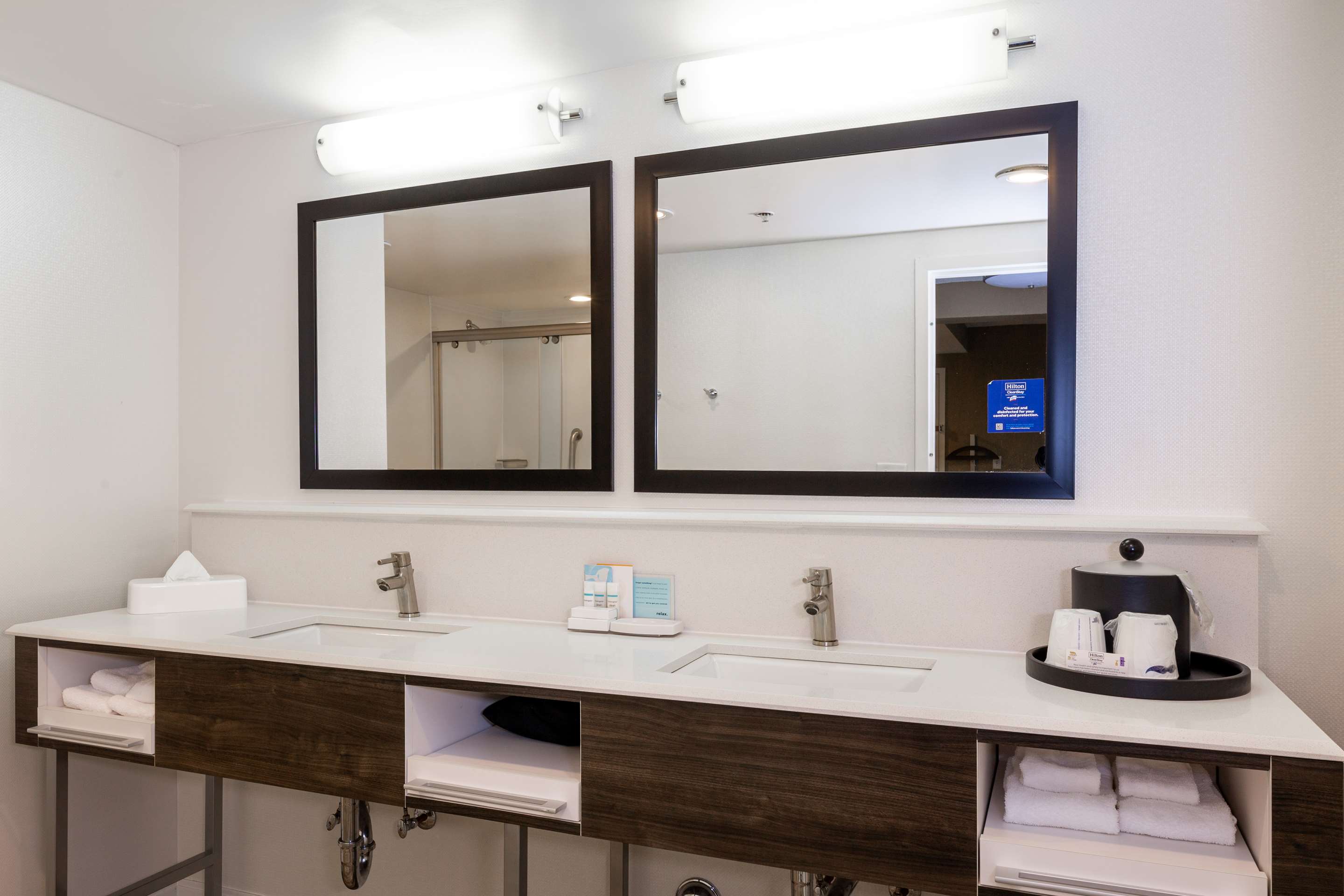 Guest room bath