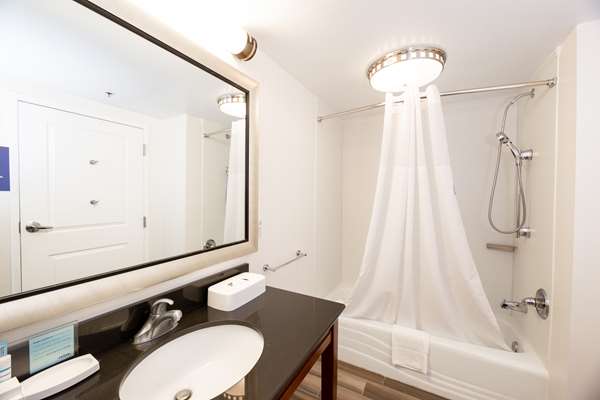  - Hampton Inn & Suites Arena Raleigh - I-40, Exit 290