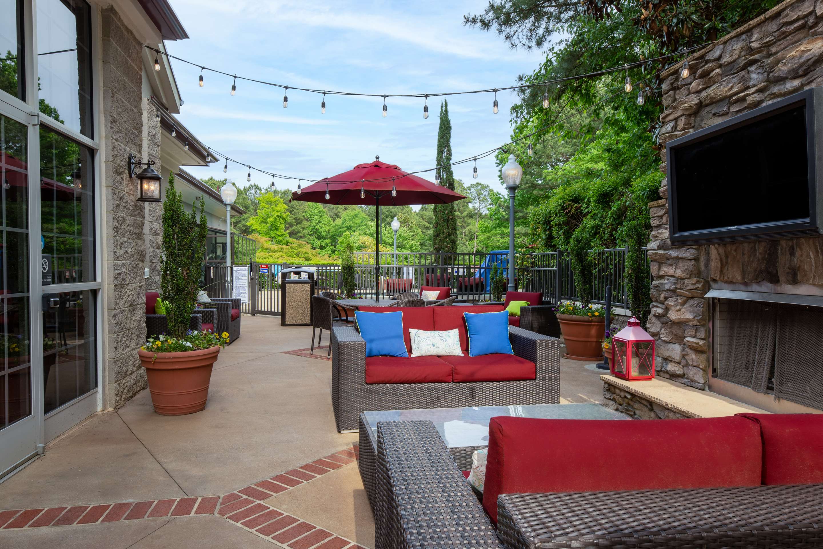 Exterior | Hampton Inn & Suites Raleigh/Cary I-40 (PNC Arena)