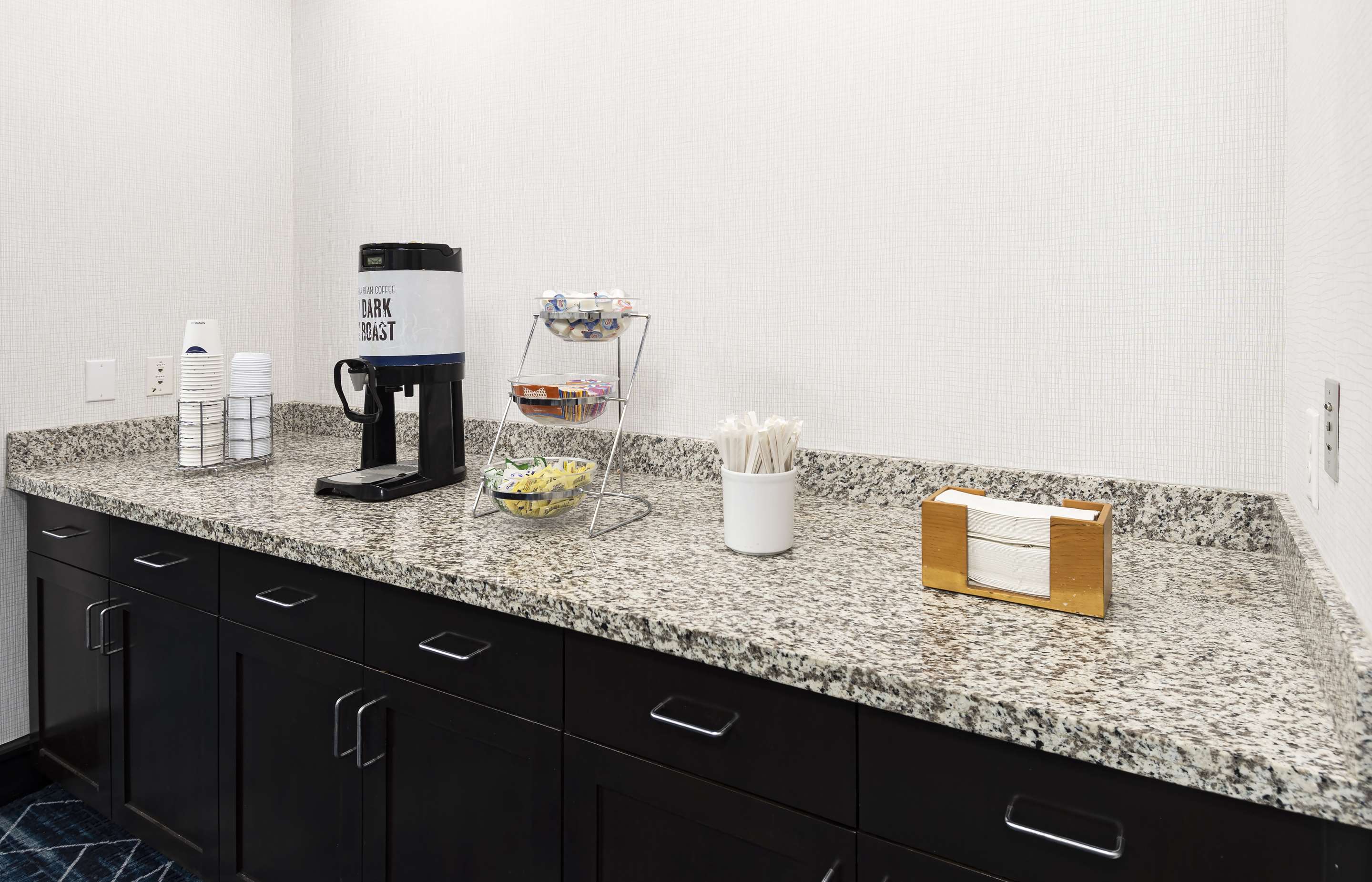 Restaurant | Hampton Inn & Suites Raleigh Downtown