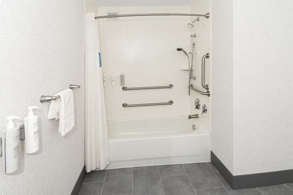 Hampton Inn & Suites Raleigh Downtown Room Type - 1KN MOB HEA ACC TUB STU NS