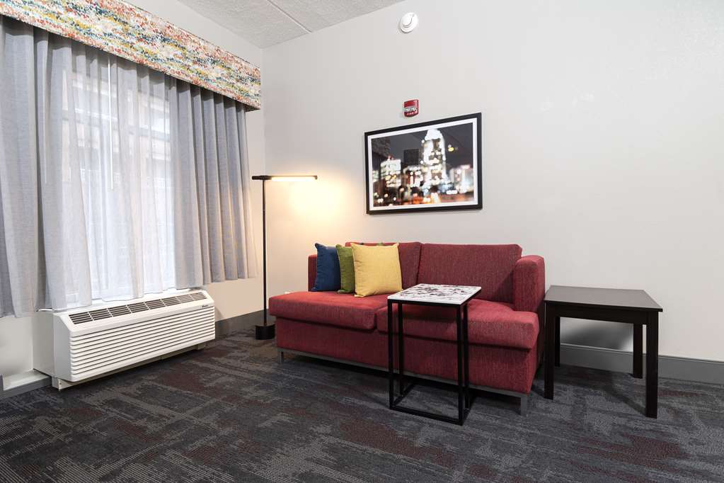 Hampton Inn & Suites Raleigh Downtown Room Type - 1KN HEARING ACC STUDIO NS