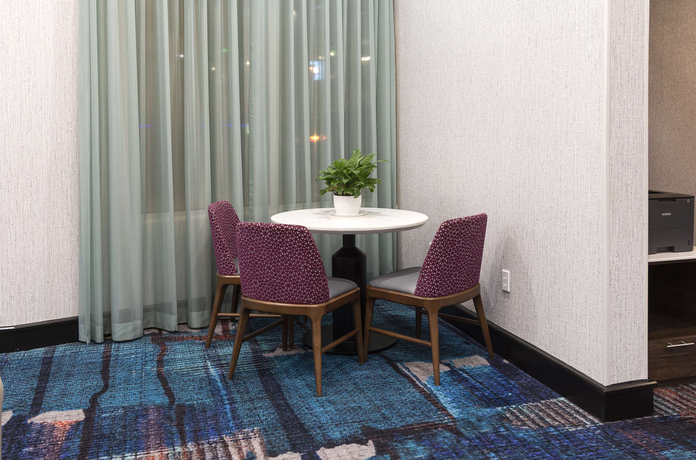 Lobby | Hampton Inn & Suites Raleigh Downtown