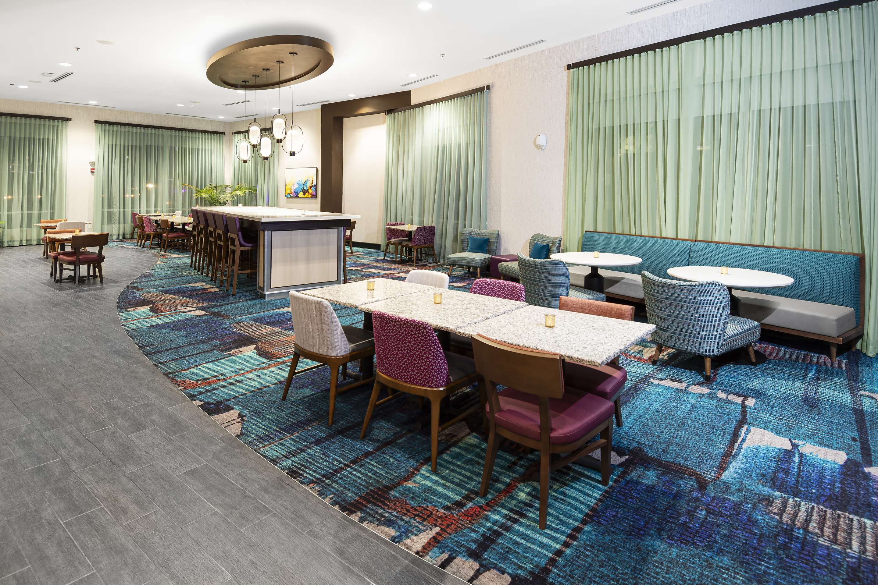 Lobby | Hampton Inn & Suites Raleigh Downtown