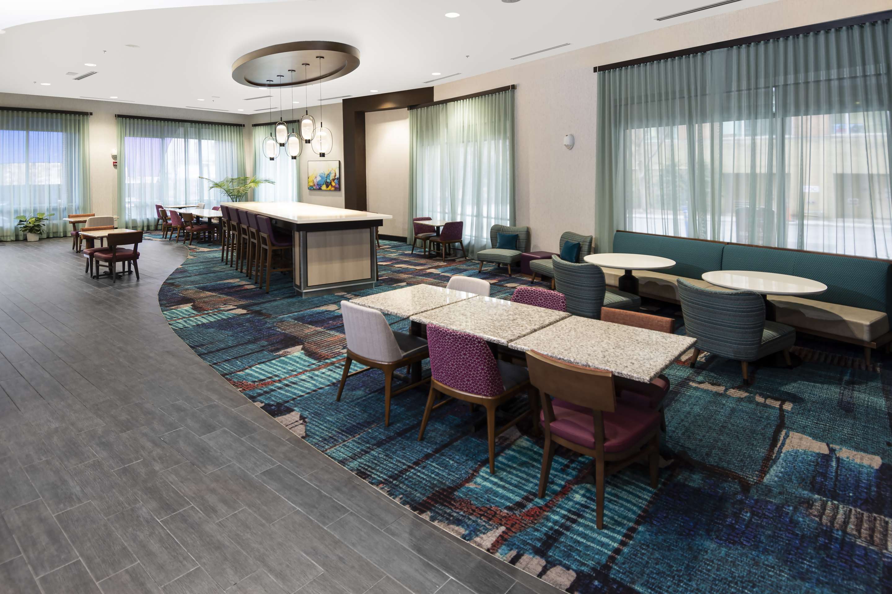 Lobby | Hampton Inn & Suites Raleigh Downtown