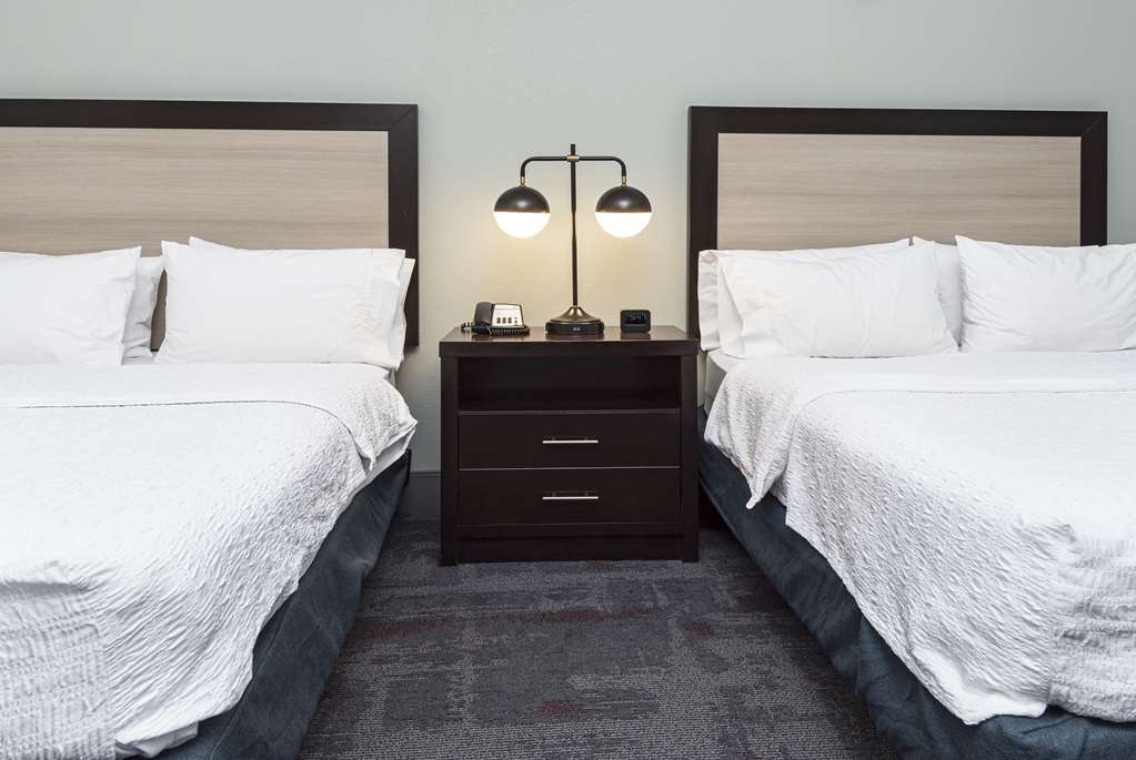Hampton Inn & Suites Raleigh Downtown Room Type - 2QN MOB HEARING ACC TUB NS