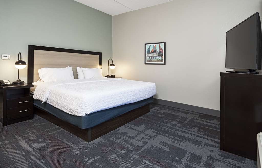 Hampton Inn & Suites Raleigh Downtown Room Type - 1 KNG HEARING ACC NOSMOK