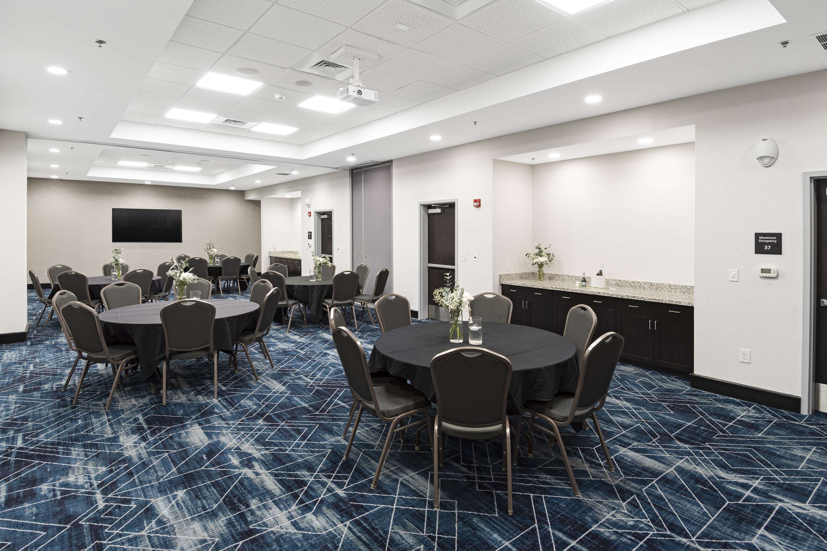 Meeting Room | Hampton Inn & Suites Raleigh Downtown