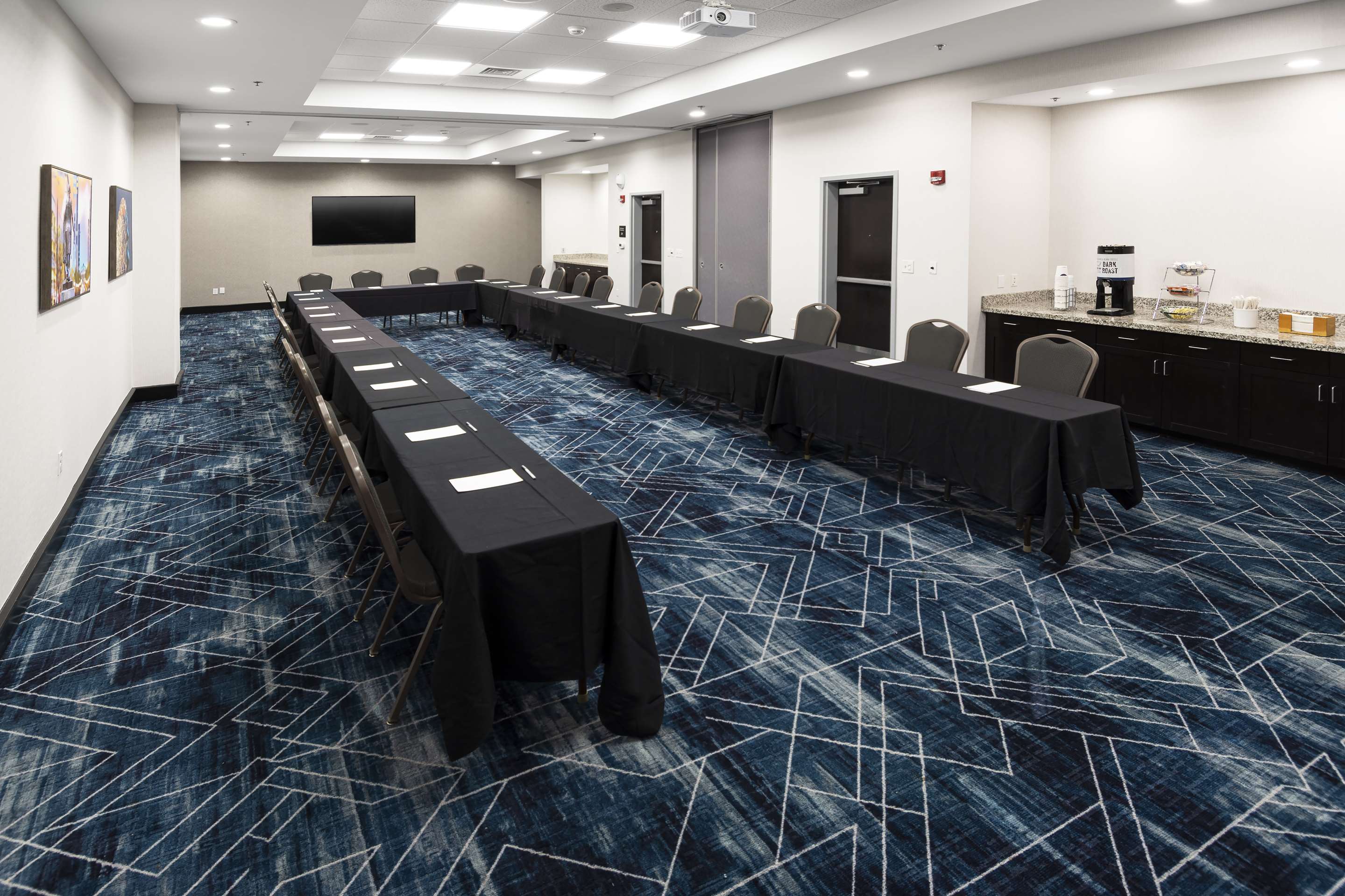 Meeting Room | Hampton Inn & Suites Raleigh Downtown