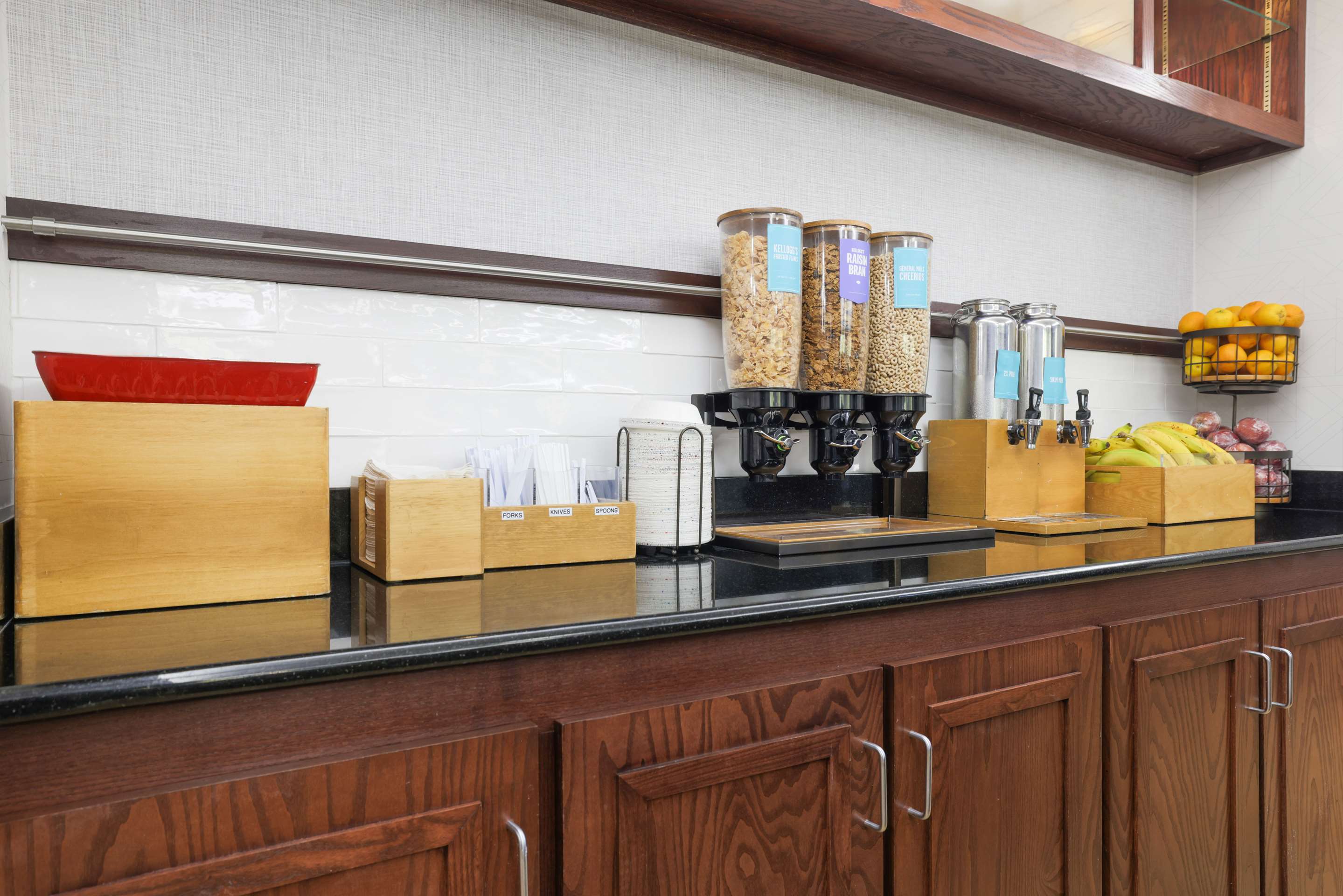 Breakfast Area | Hampton Inn Raleigh Garner