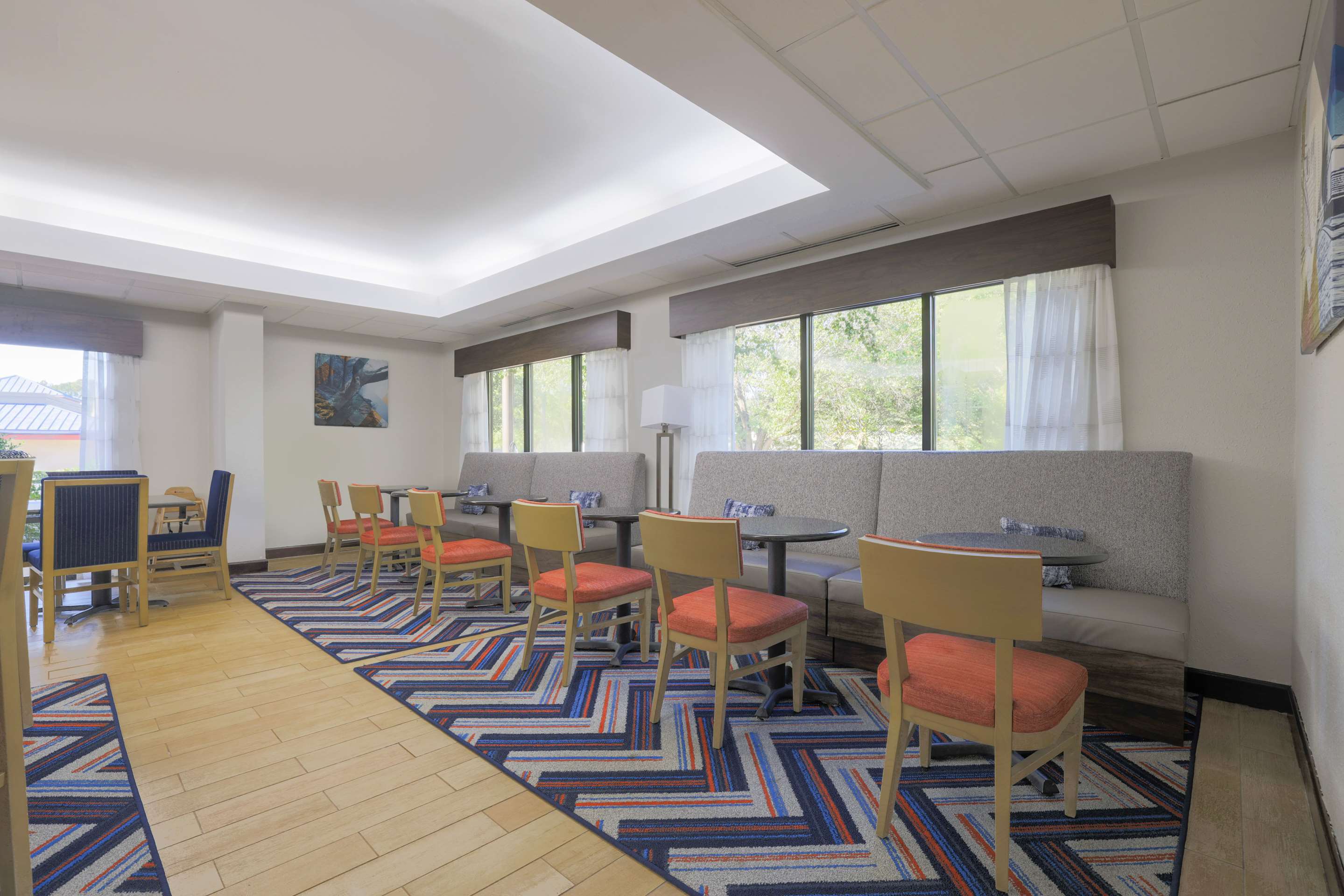 Breakfast Area | Hampton Inn Raleigh Garner