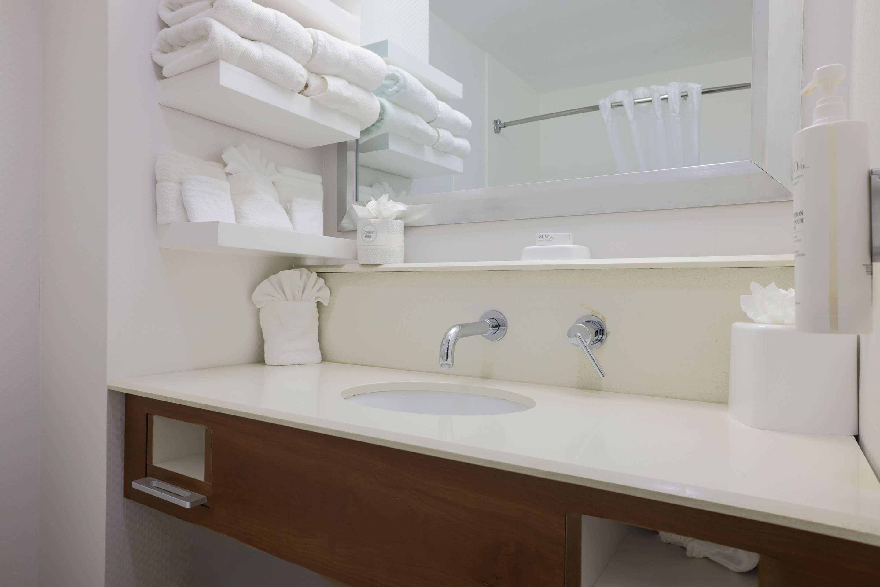 Guest room bath