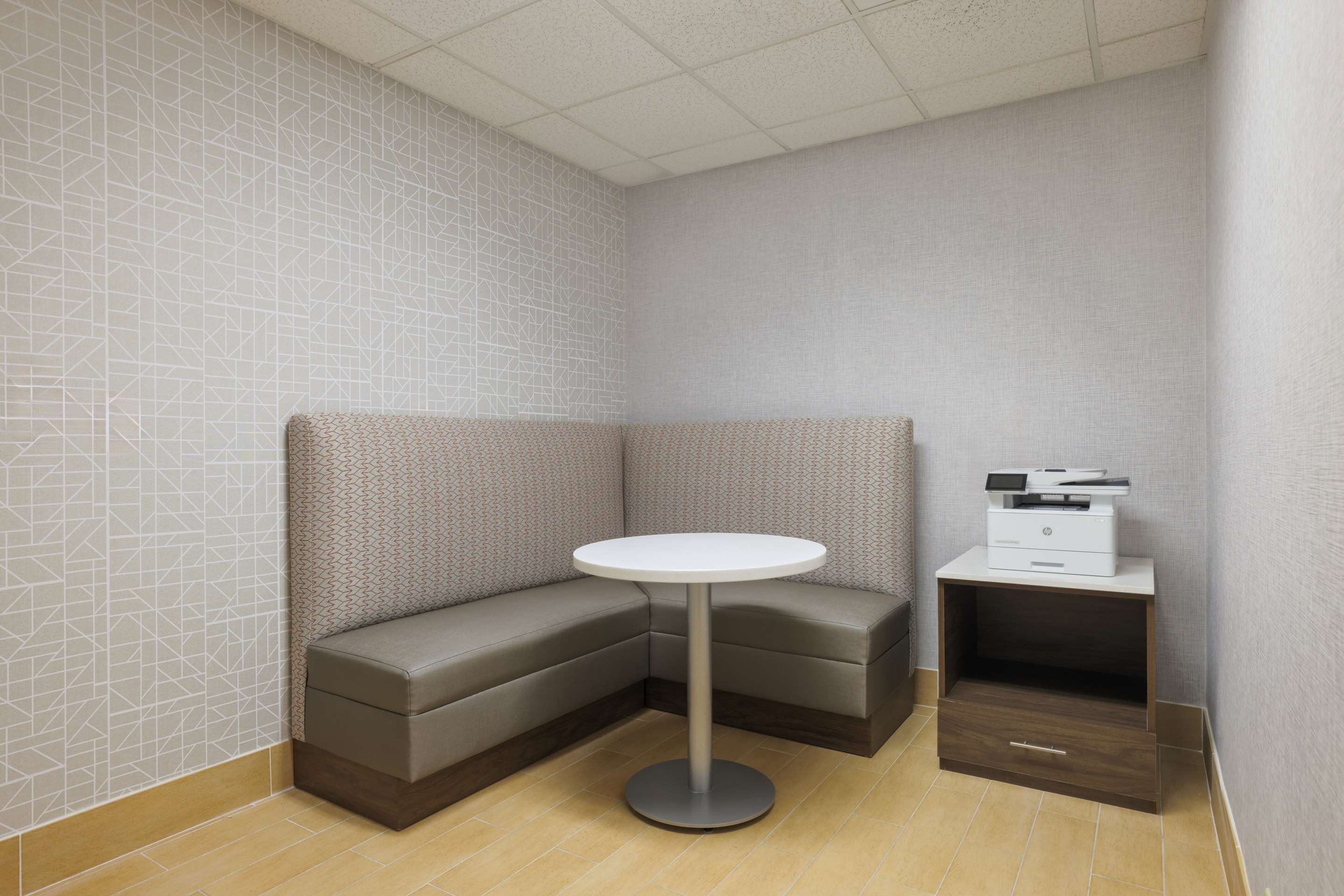 Business Center | Hampton Inn Raleigh Garner