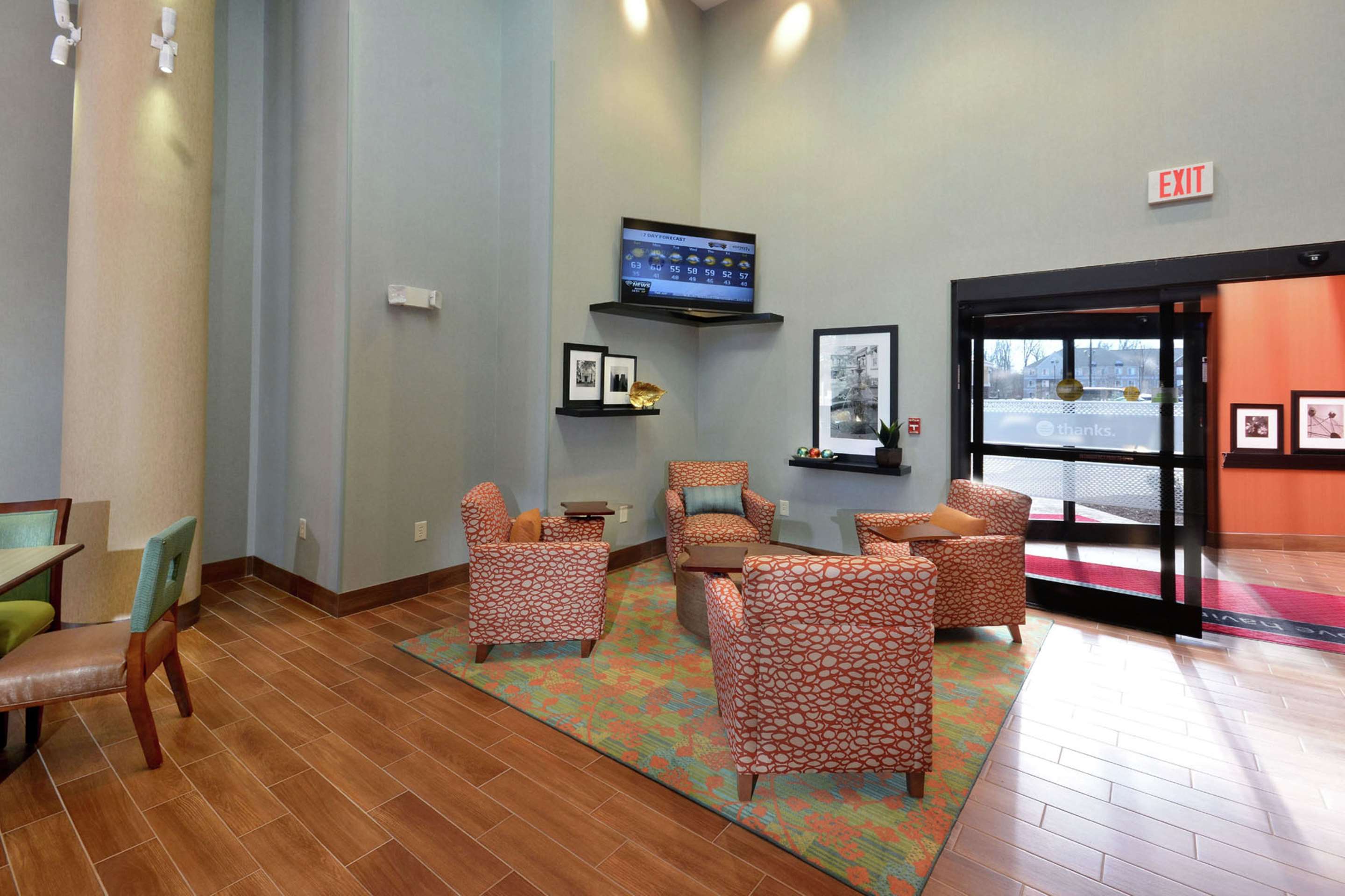 Lobby | Hampton Inn Raleigh-Durham Airport