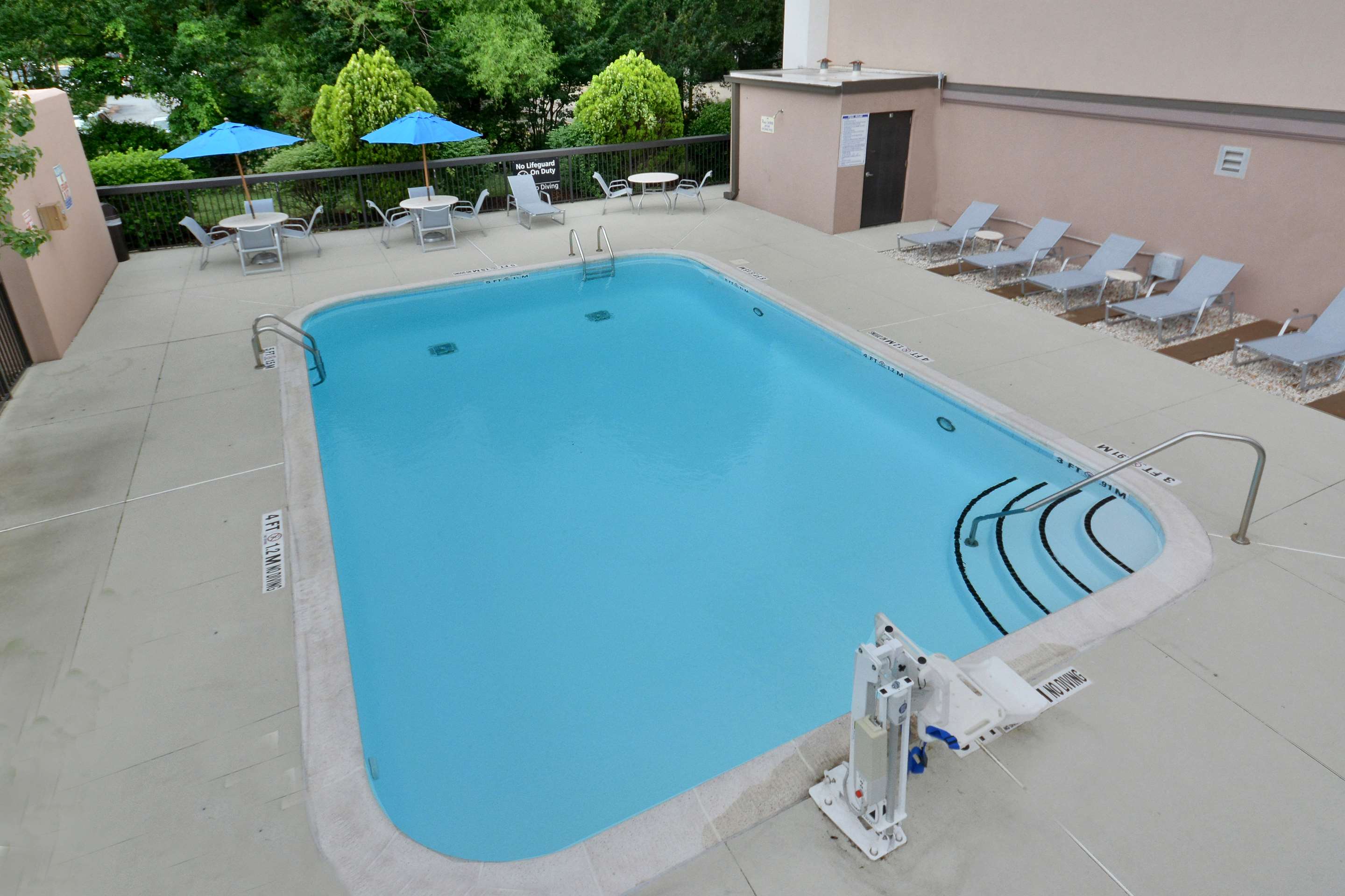 Pool | Hampton Inn Raleigh-Durham Airport