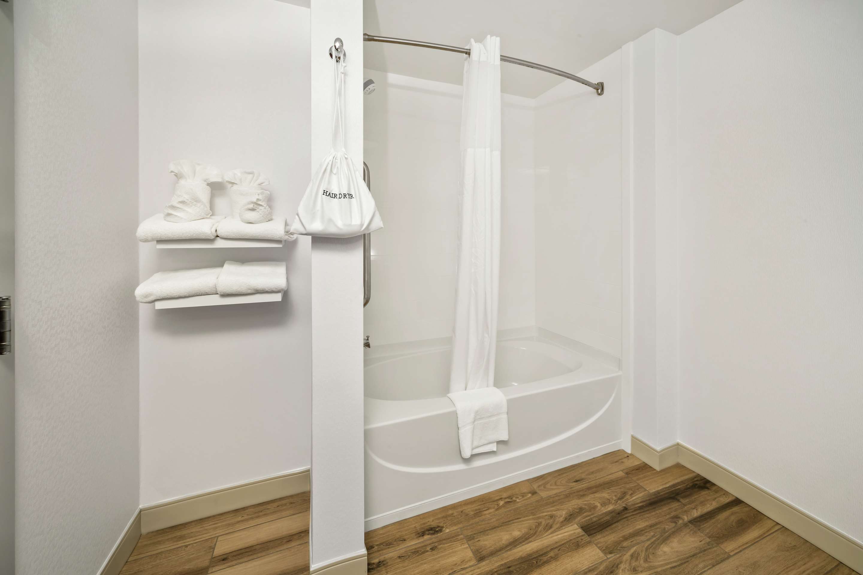 Guest room bath