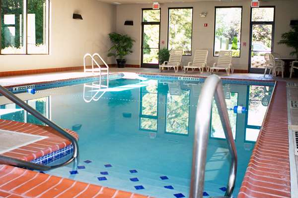 Pool - Hampton Inn Ridgefield Park - I-95, Exit 68