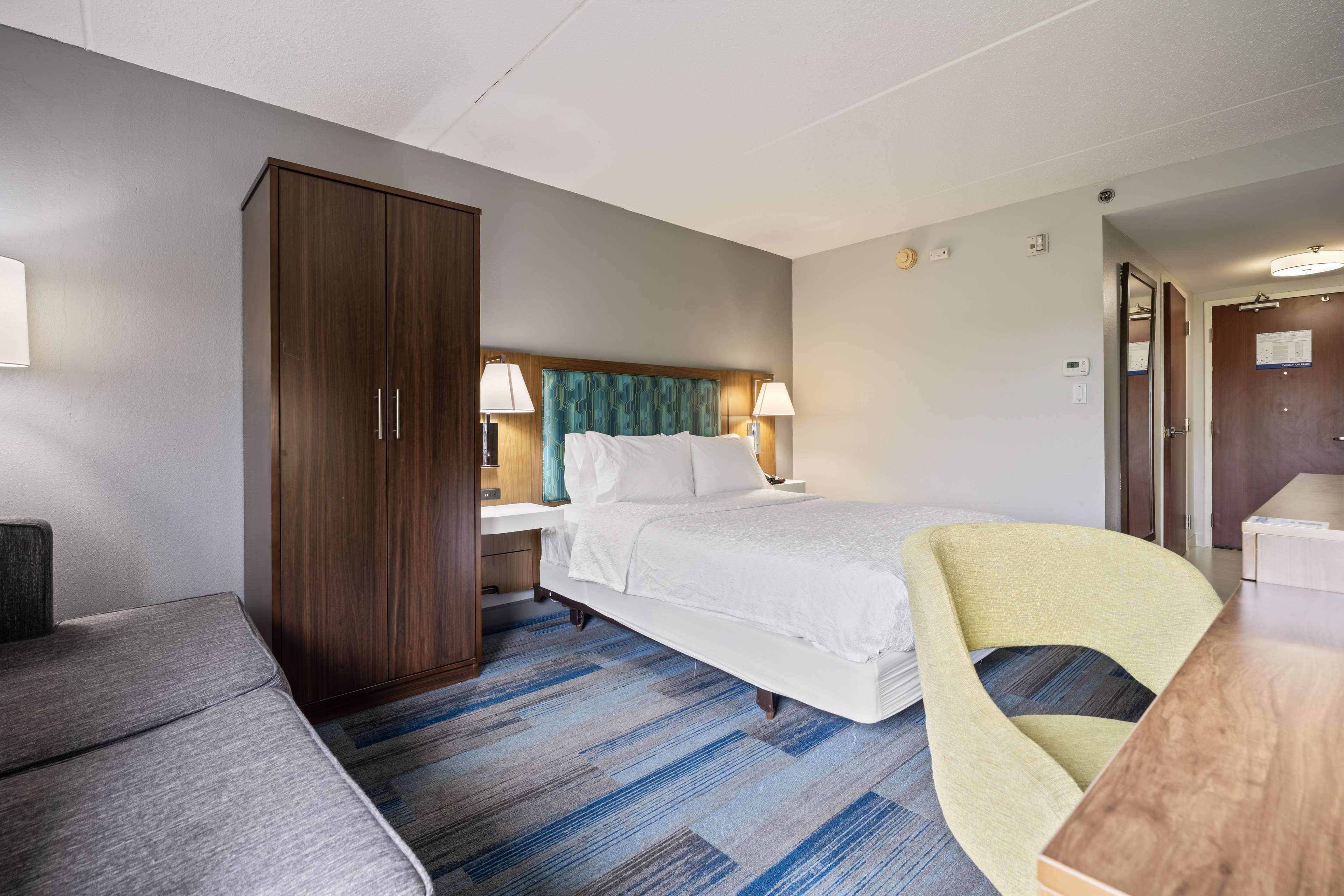 HAMPTON INN RIDGEFIELD PARK NJ Room Type - KING STANDARD-NON SMOKING
