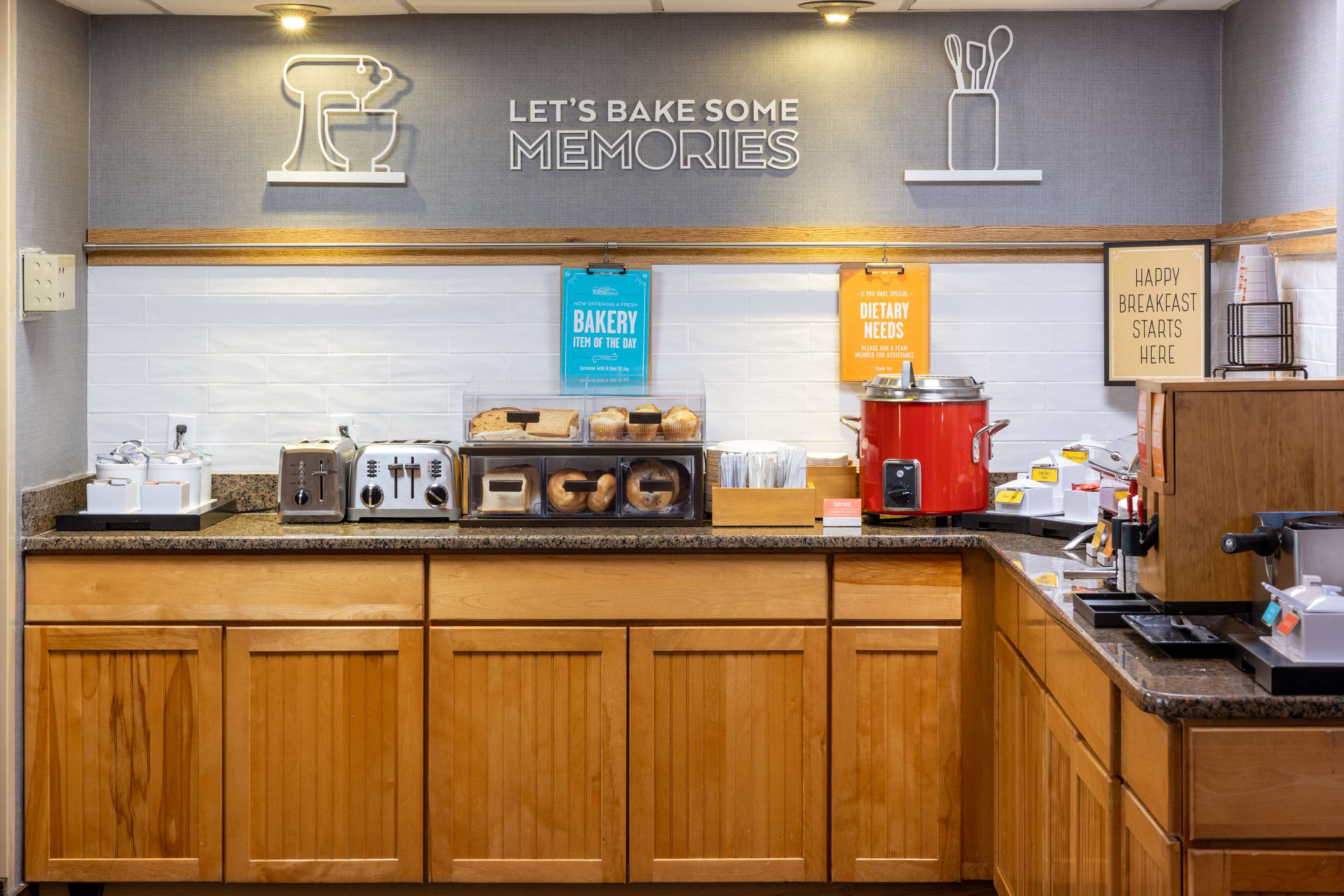 Breakfast Area | Hampton Inn Chester