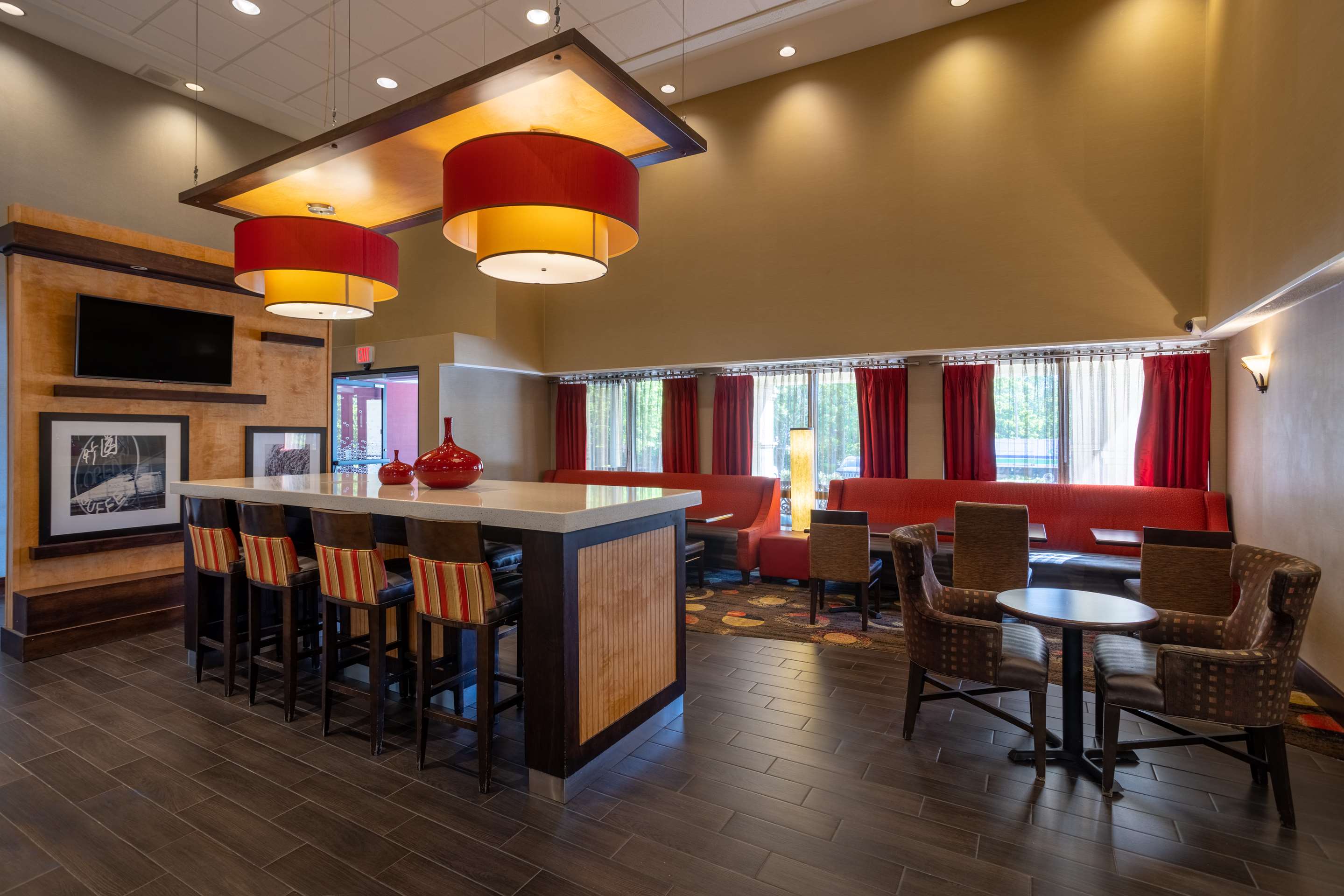 Breakfast Area | Hampton Inn Chester