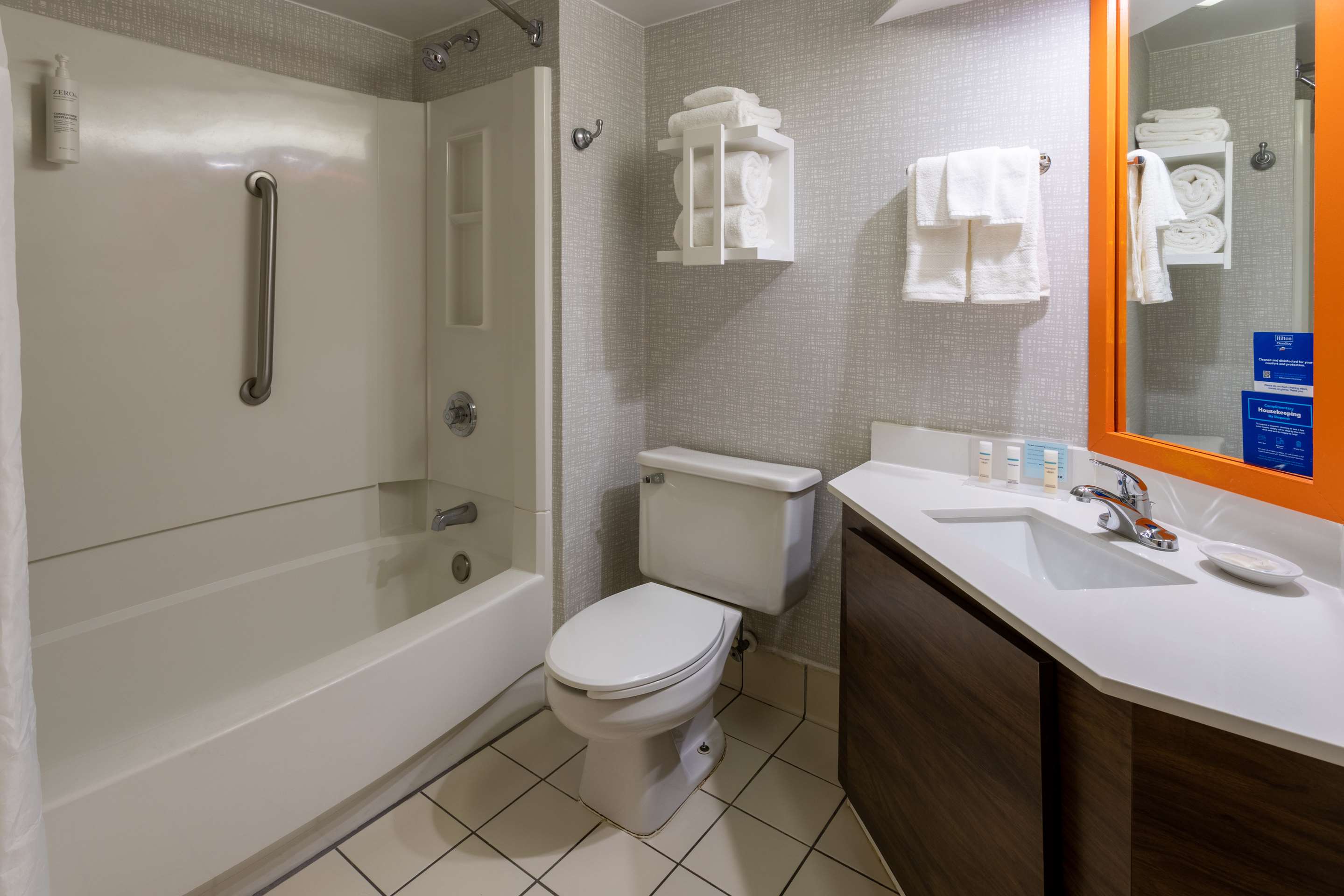 Guest room bath