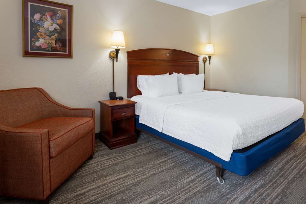 Hampton Inn Richmond-Chester-guestroom-Guest Room,On-Site.jpg