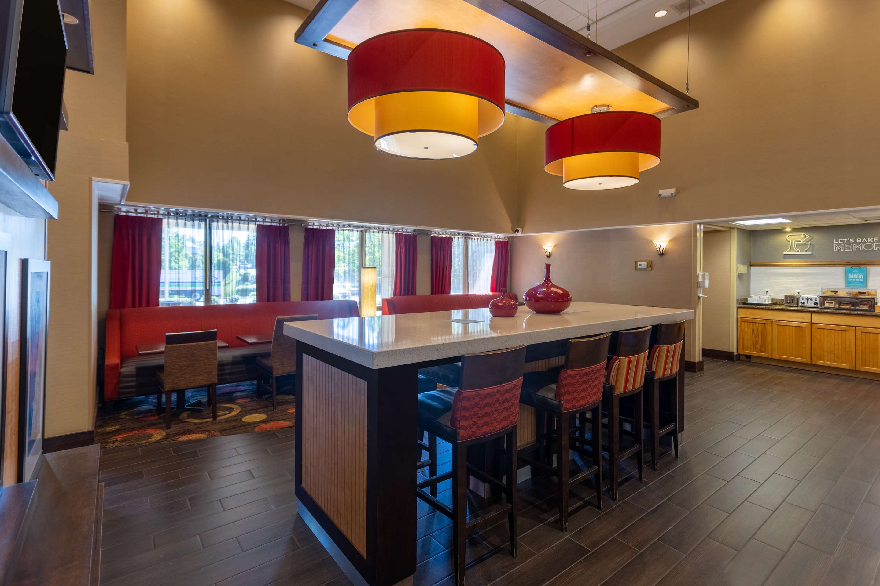 Breakfast Area | Hampton Inn Chester