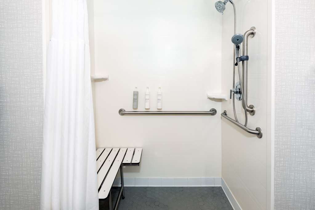 Hampton Inn by Hilton Petersburg-Southpark Mall - Tap to explore photos