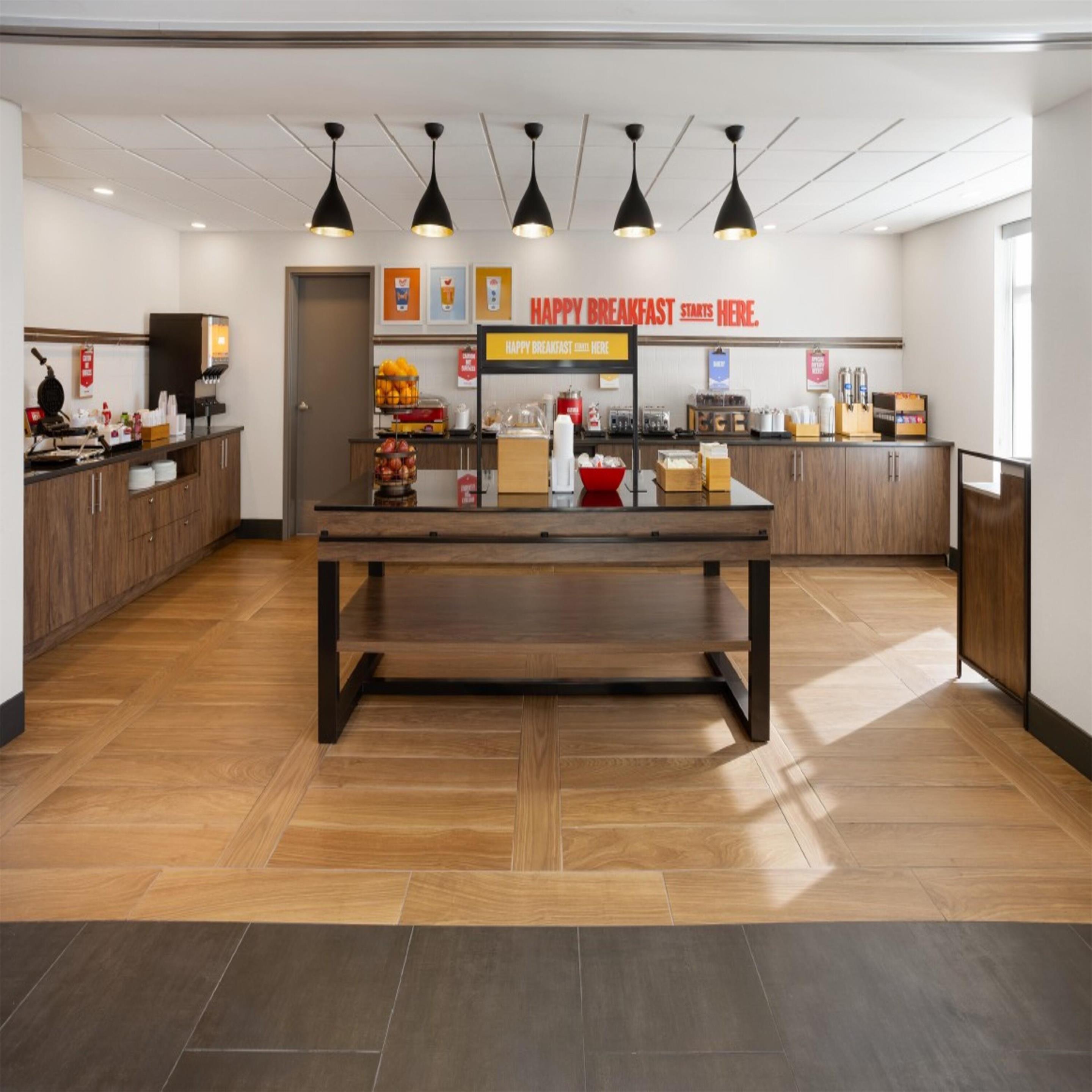 Breakfast Area | Hampton Inn & Suites Richmond/Glenside