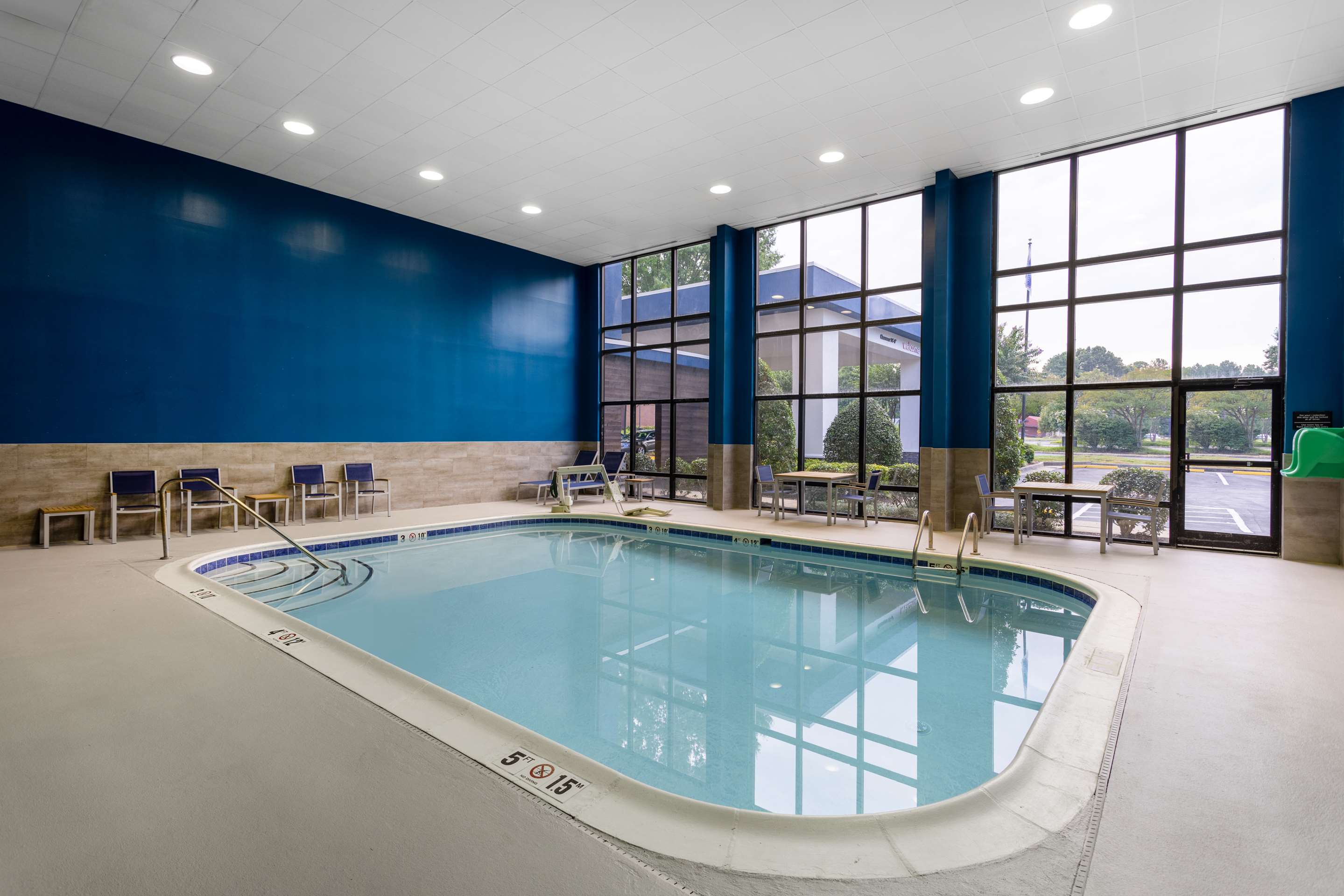 Pool | Hampton Inn Richmond-SW Hull Street