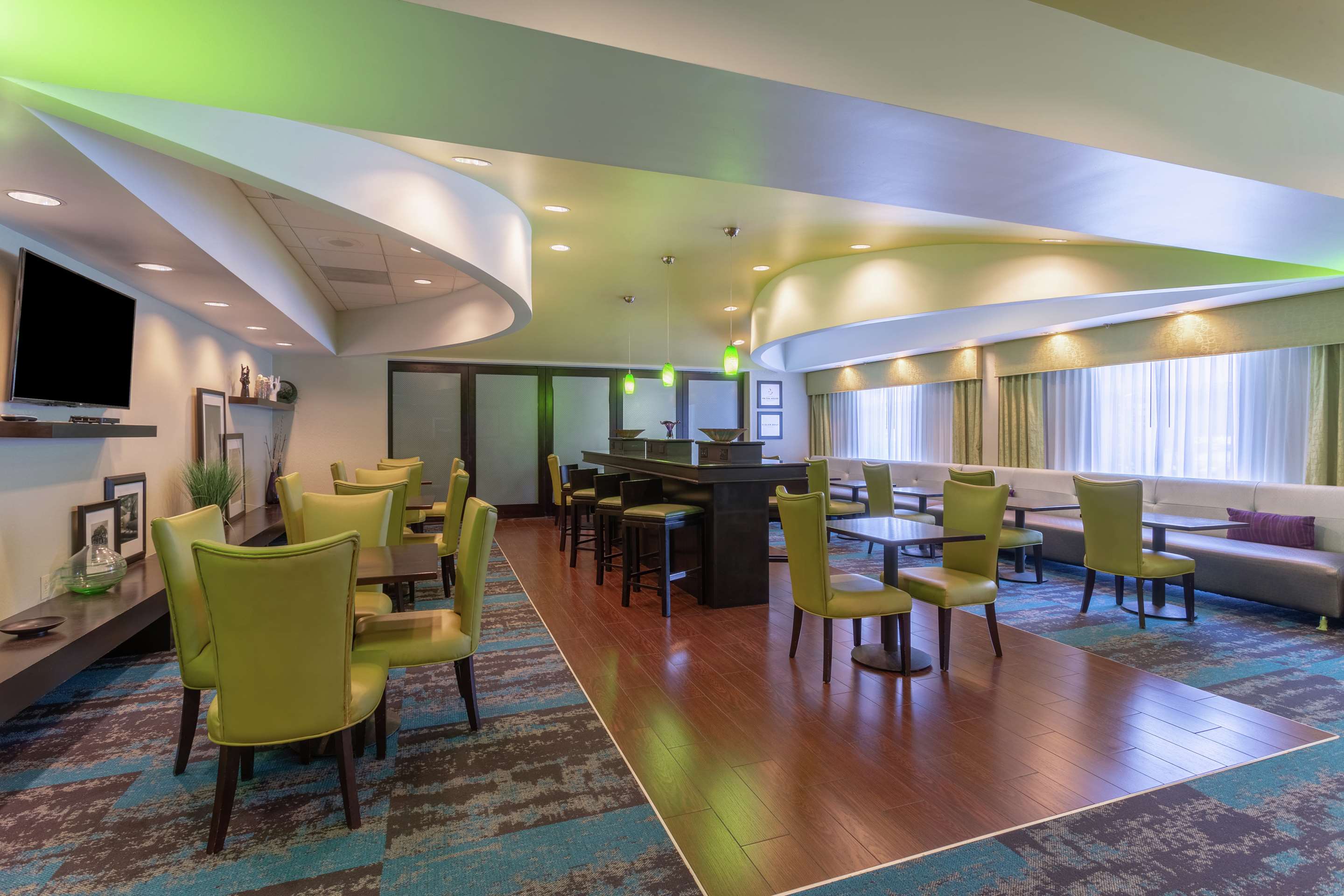 Breakfast Area | Hampton Inn Richmond - South
