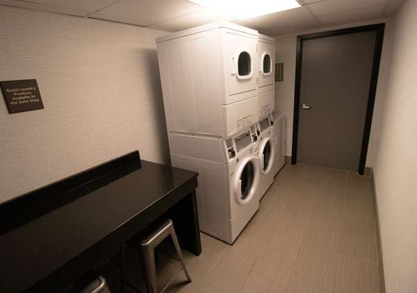  - Hampton Inn & Suites Virginia Center Glen Allen - I-295, Exit 43