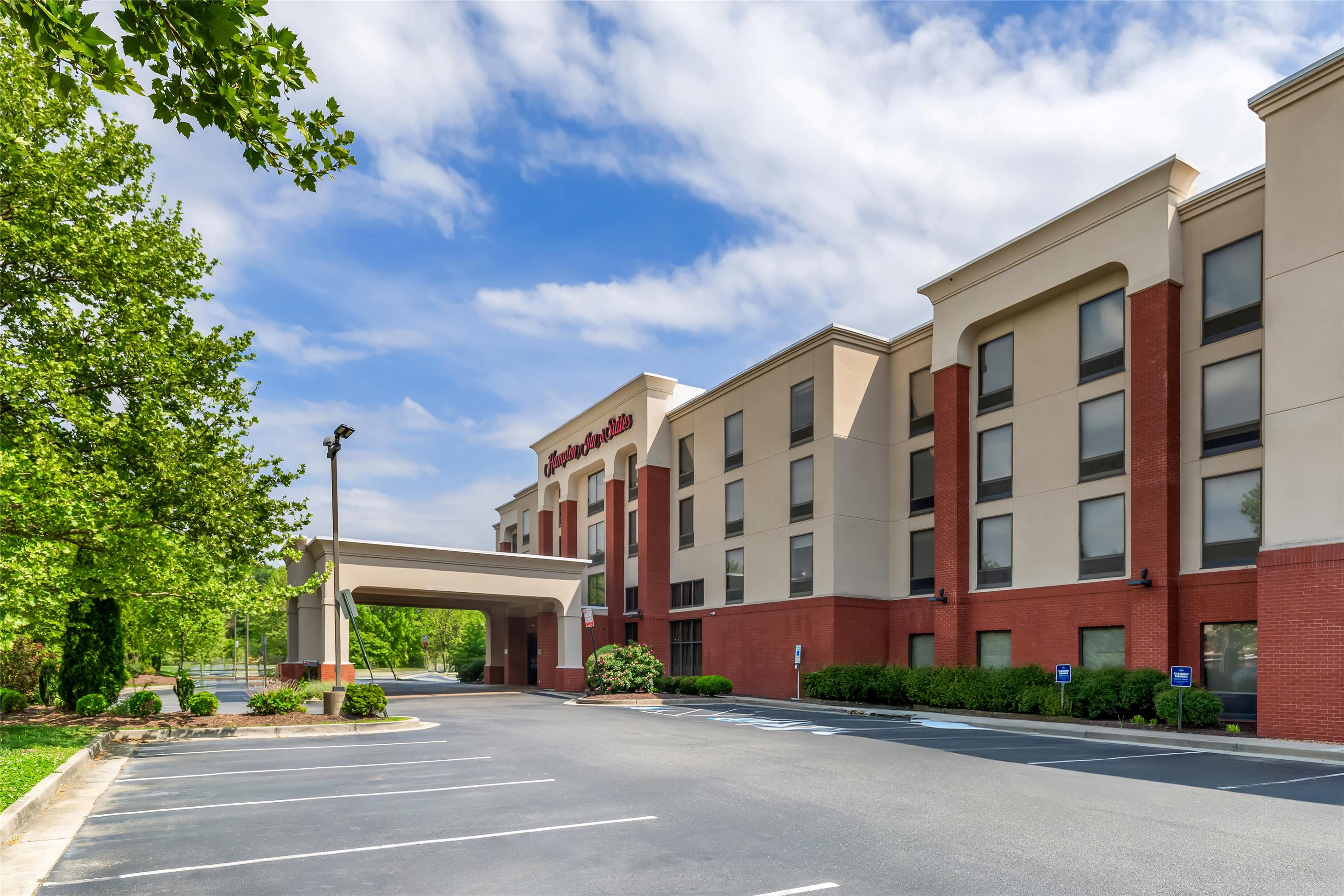 Exterior | Hampton Inn & Suites Richmond/Virginia Center