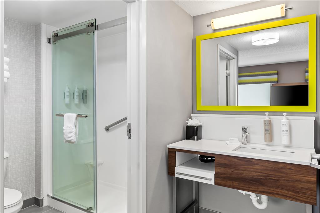Hampton Inn and Suites Richmond-Virginia Ctr-guestroom-Guest Room,Bathroom,On-Site.jpg