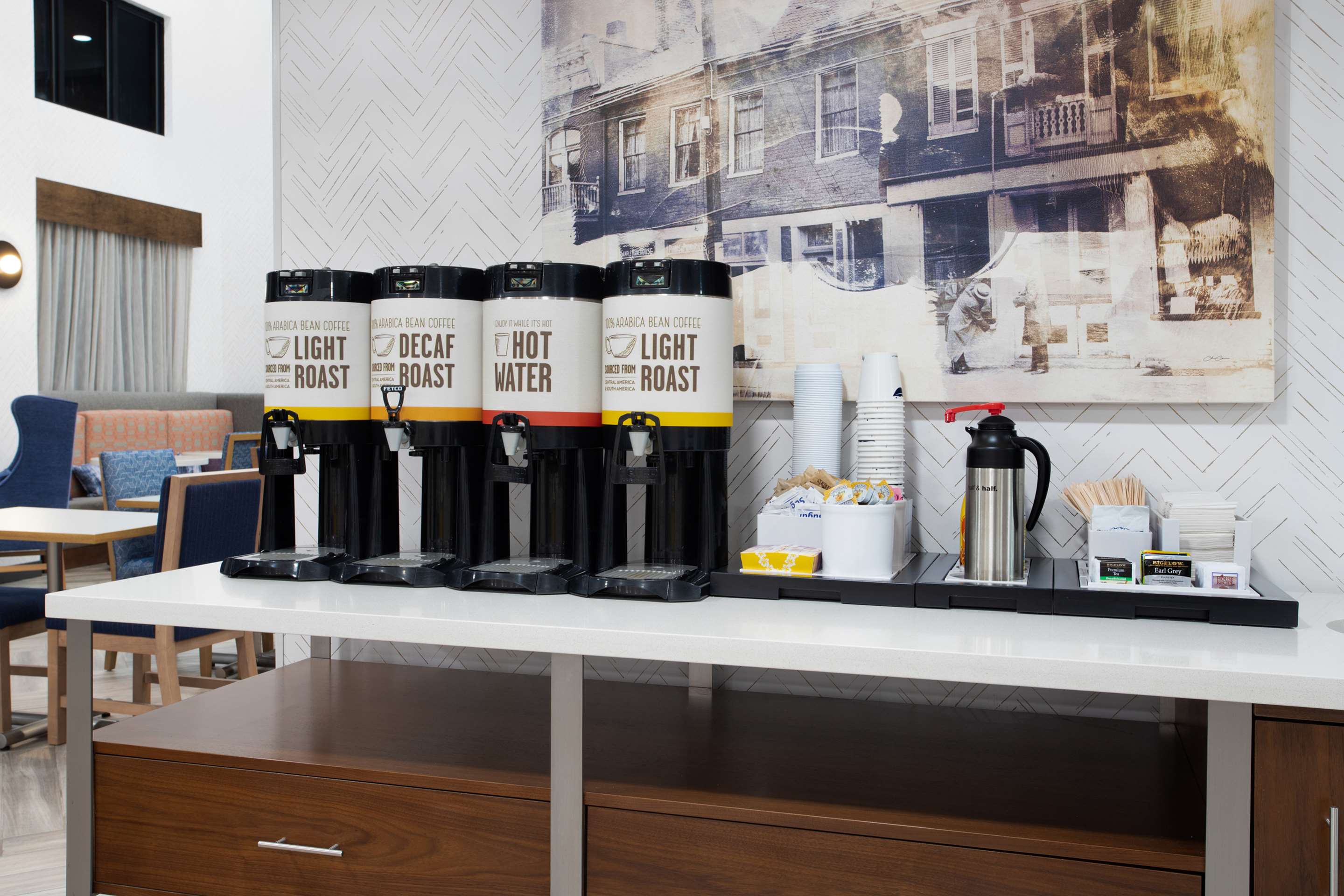 Breakfast Area | Hampton Inn & Suites Richmond, IN
