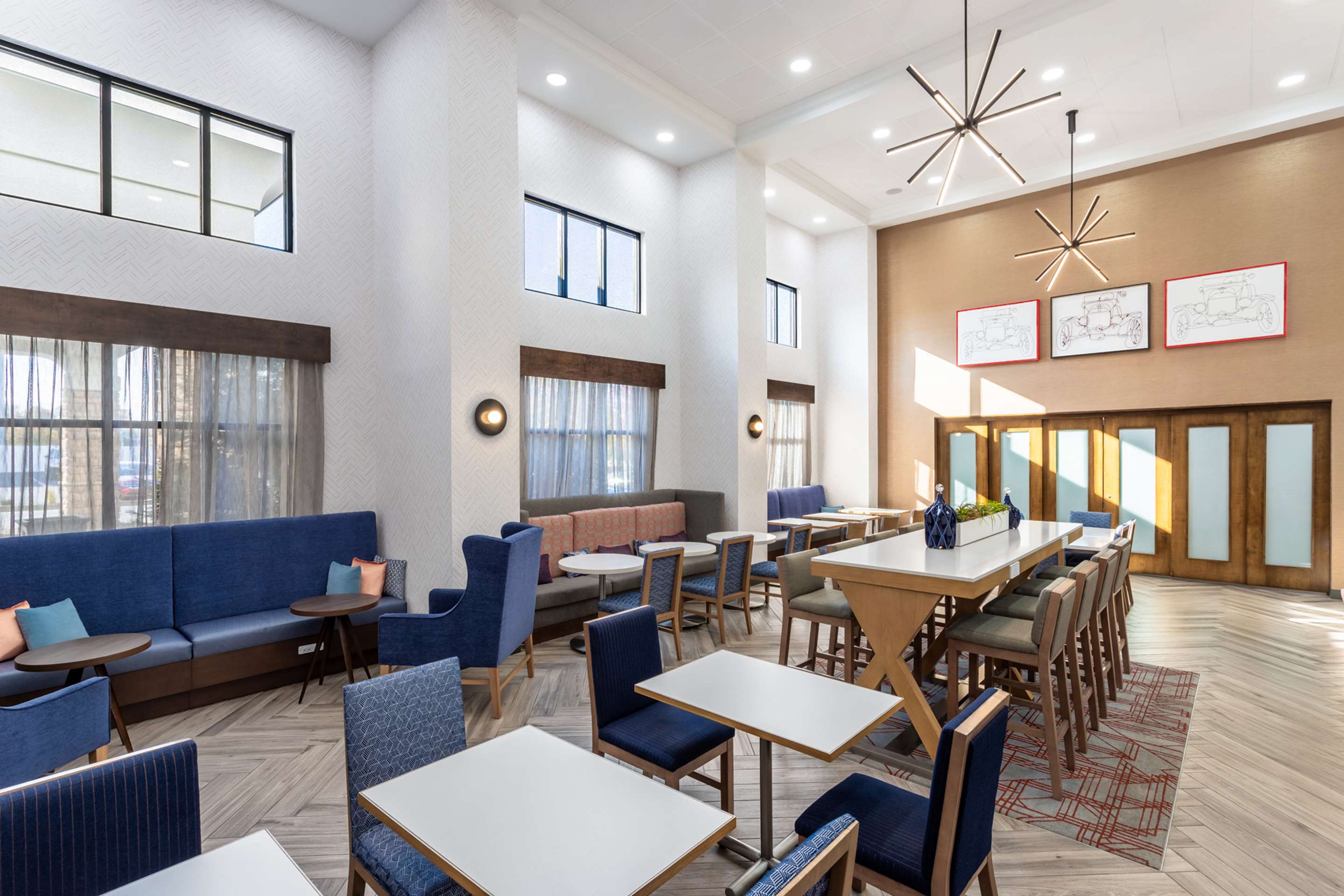 Breakfast Area | Hampton Inn & Suites Richmond, IN