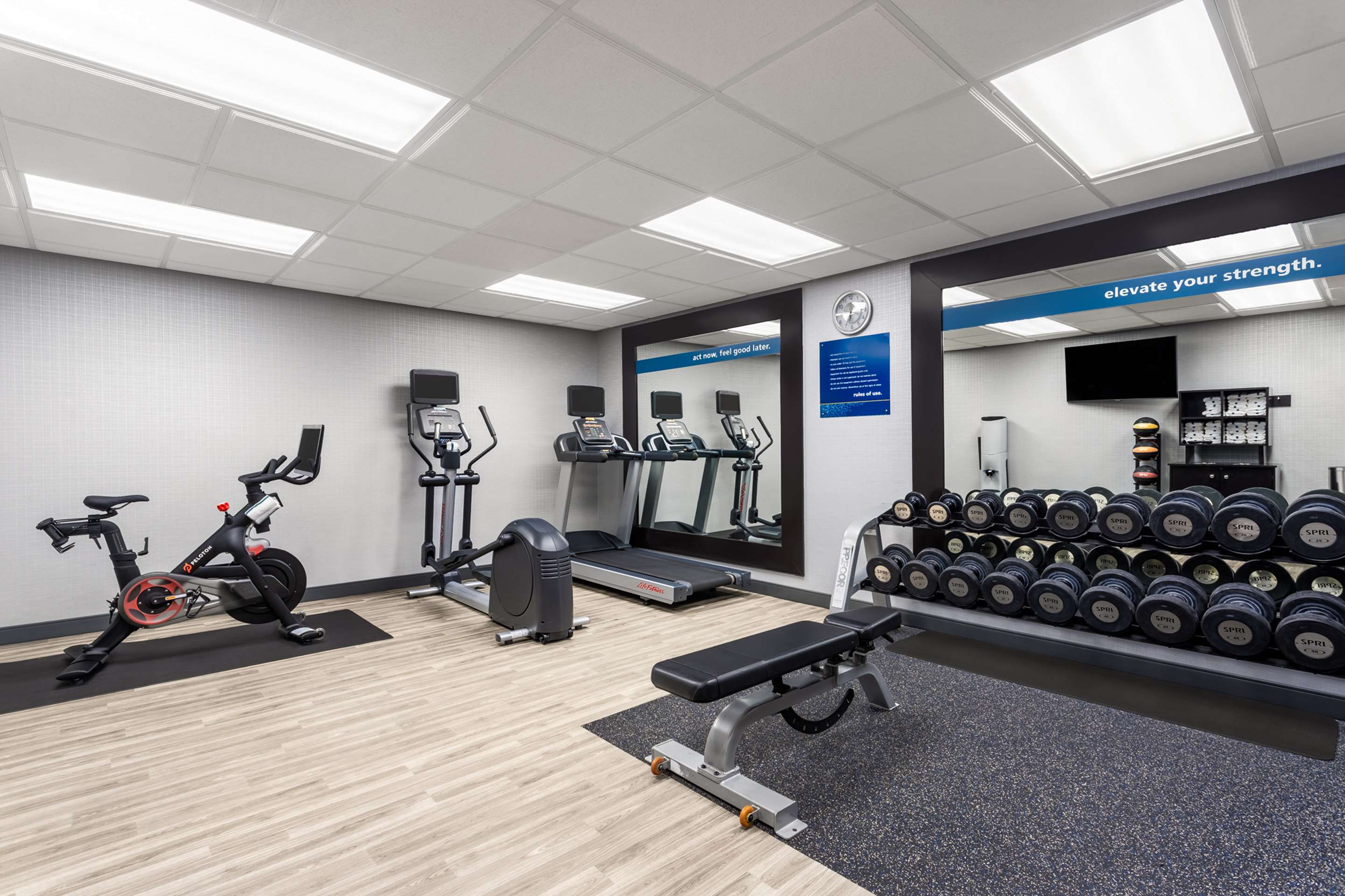 Health club fitness center gym | Hampton Inn & Suites Richmond, IN