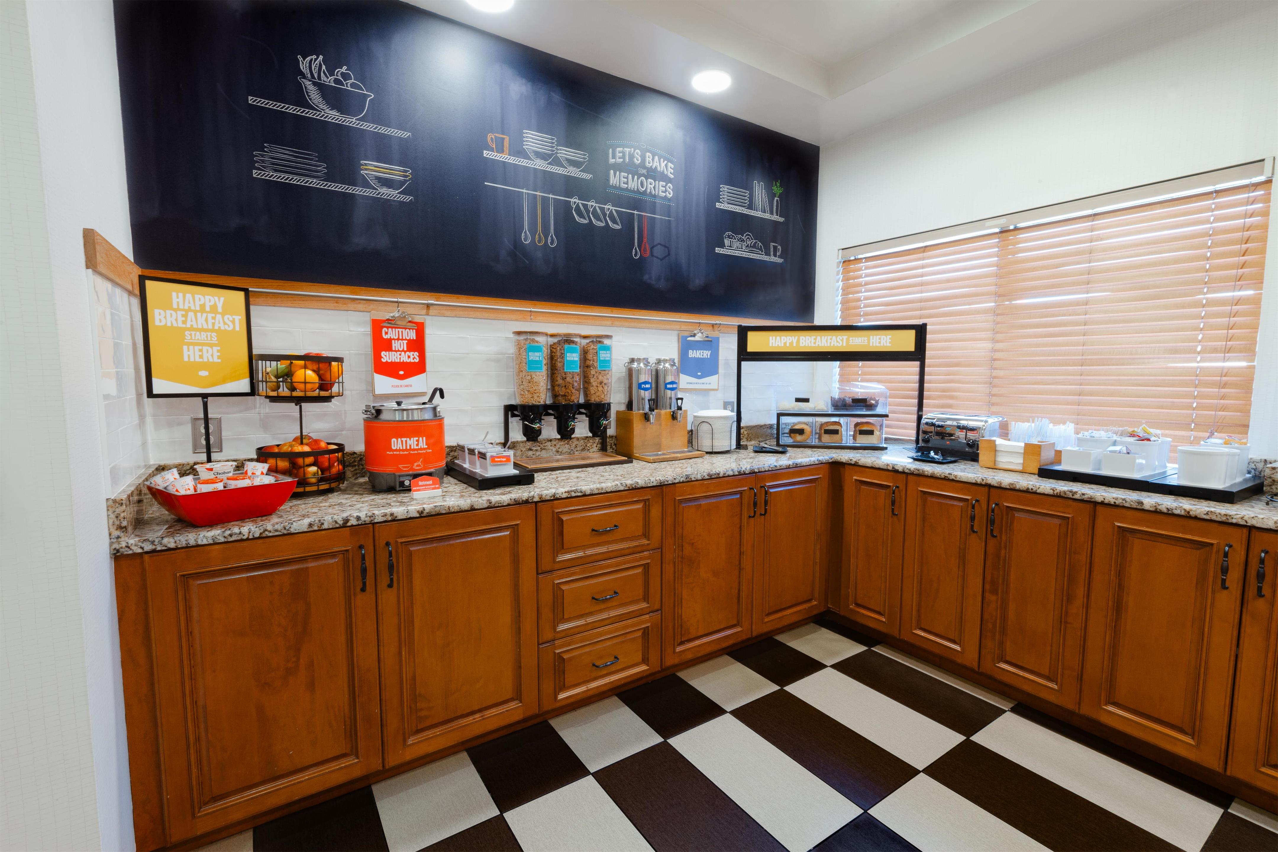Breakfast Area | Hampton Inn Richfield