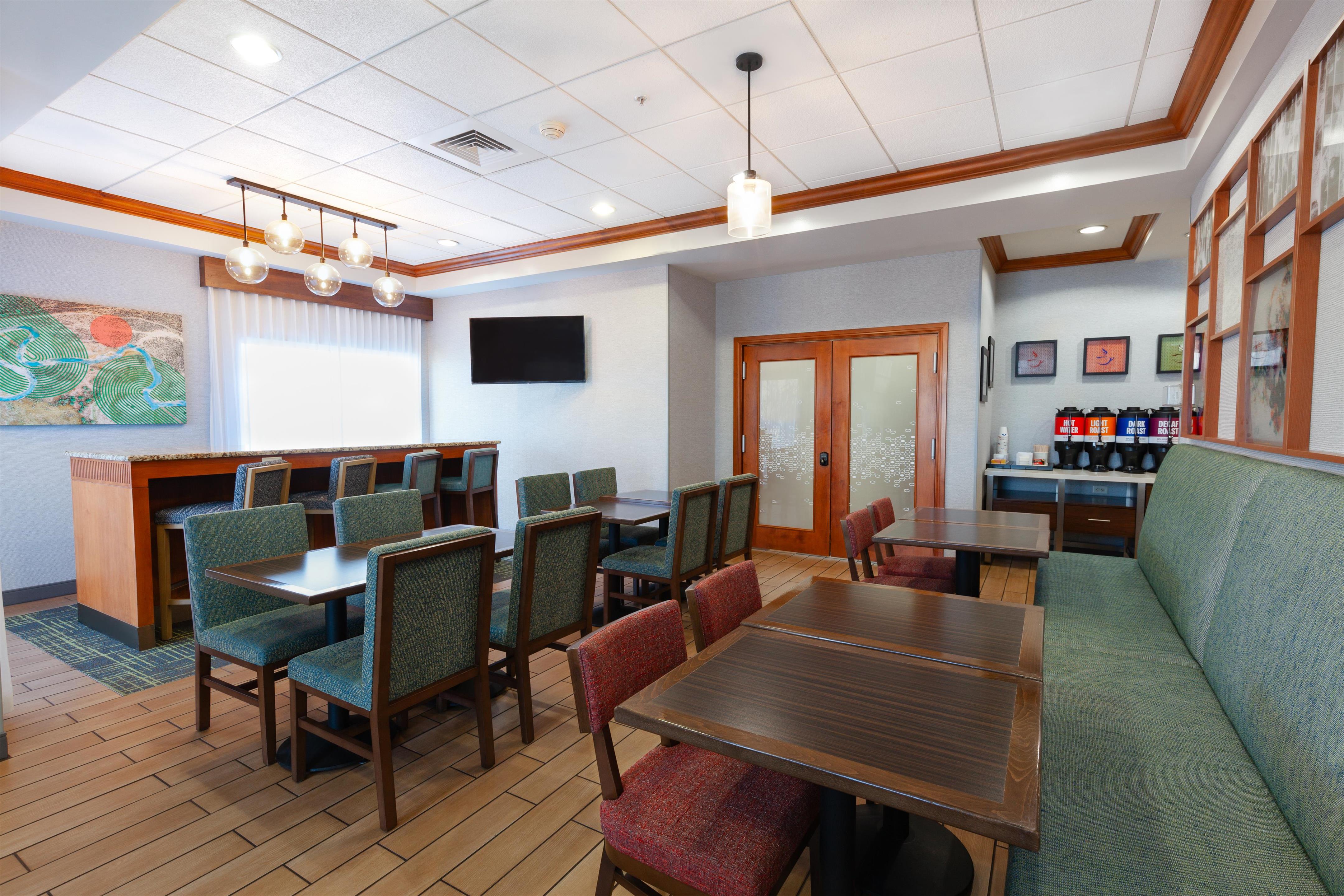 Breakfast Area | Hampton Inn Richfield