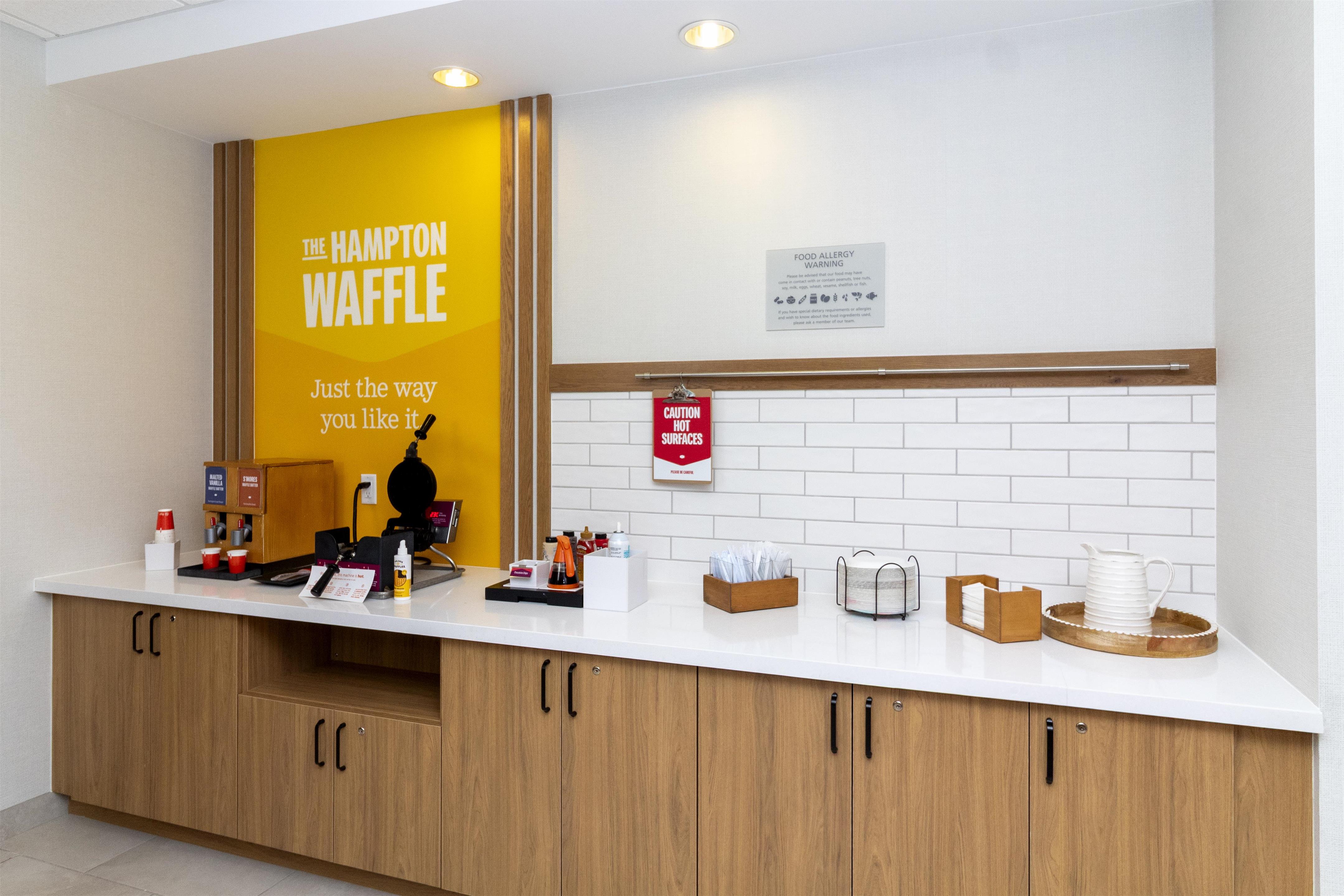 Breakfast Area | Hampton Inn Rock Springs