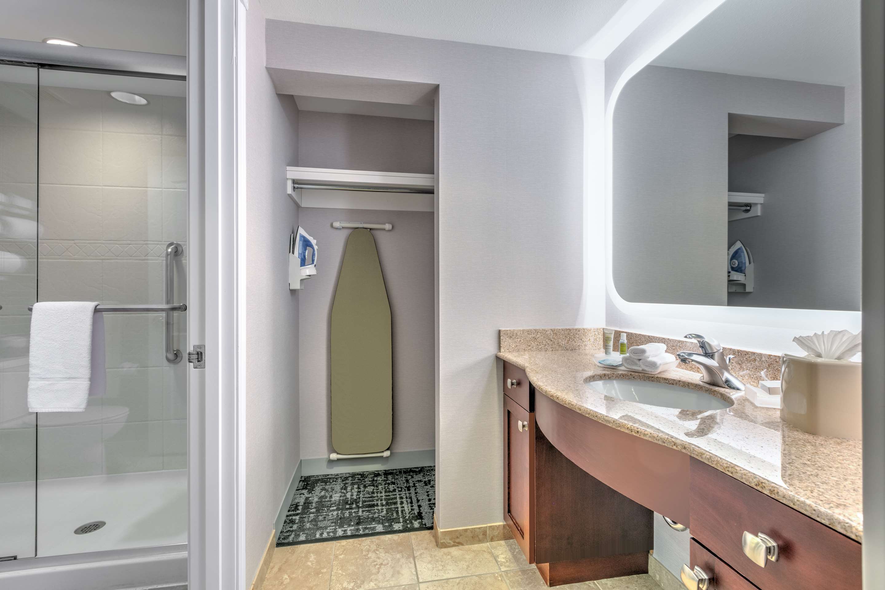 Guest room bath