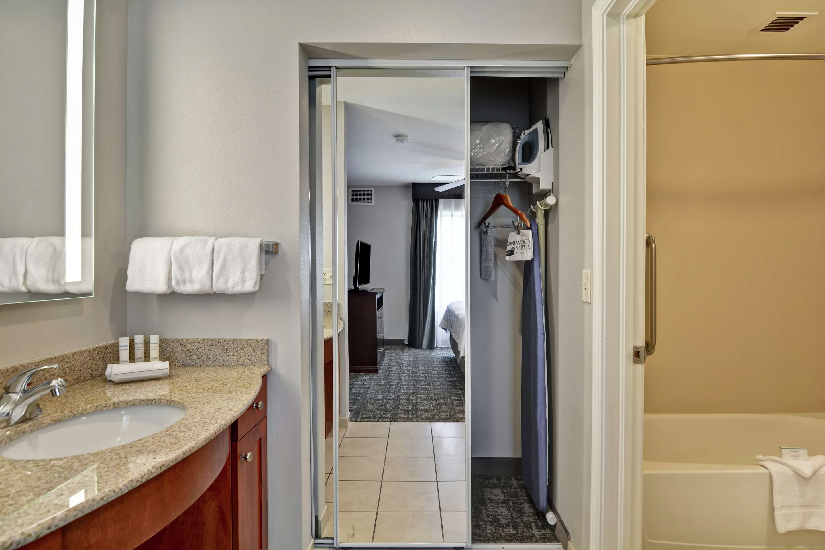 Guest room bath