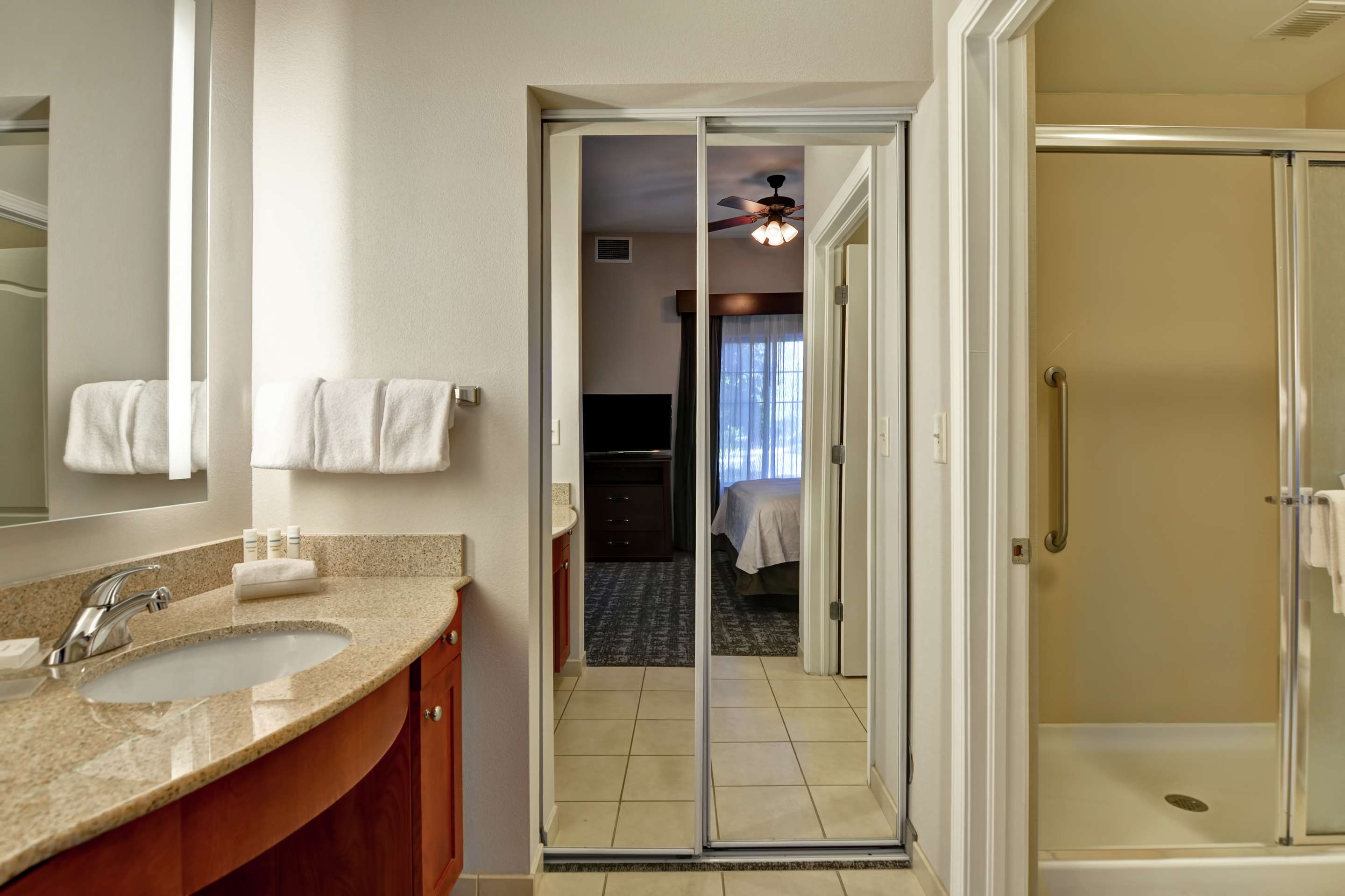 Guest room bath