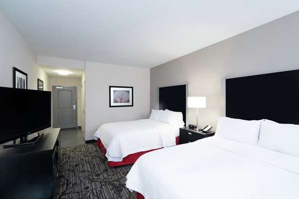  - Hampton Inn & Suites Valley View Mall Roanoke - I-581, Exit 3E