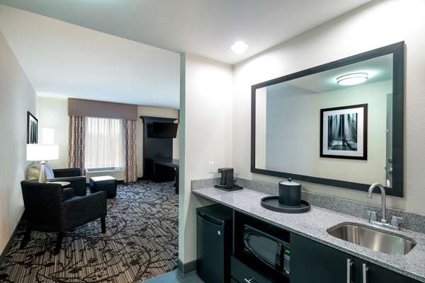  - Hampton Inn & Suites Valley View Mall Roanoke - I-581, Exit 3E