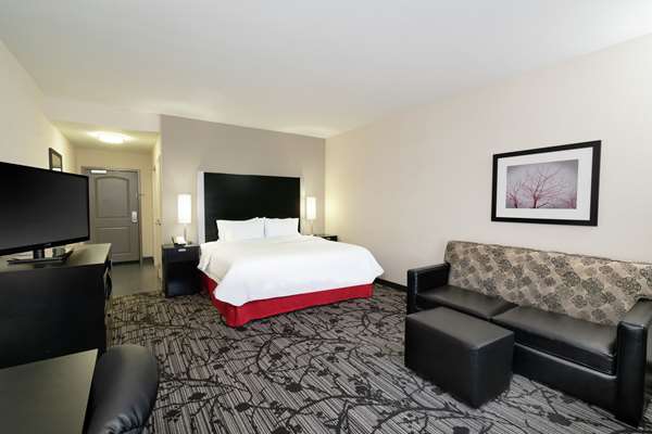  - Hampton Inn & Suites Valley View Mall Roanoke - I-581, Exit 3E