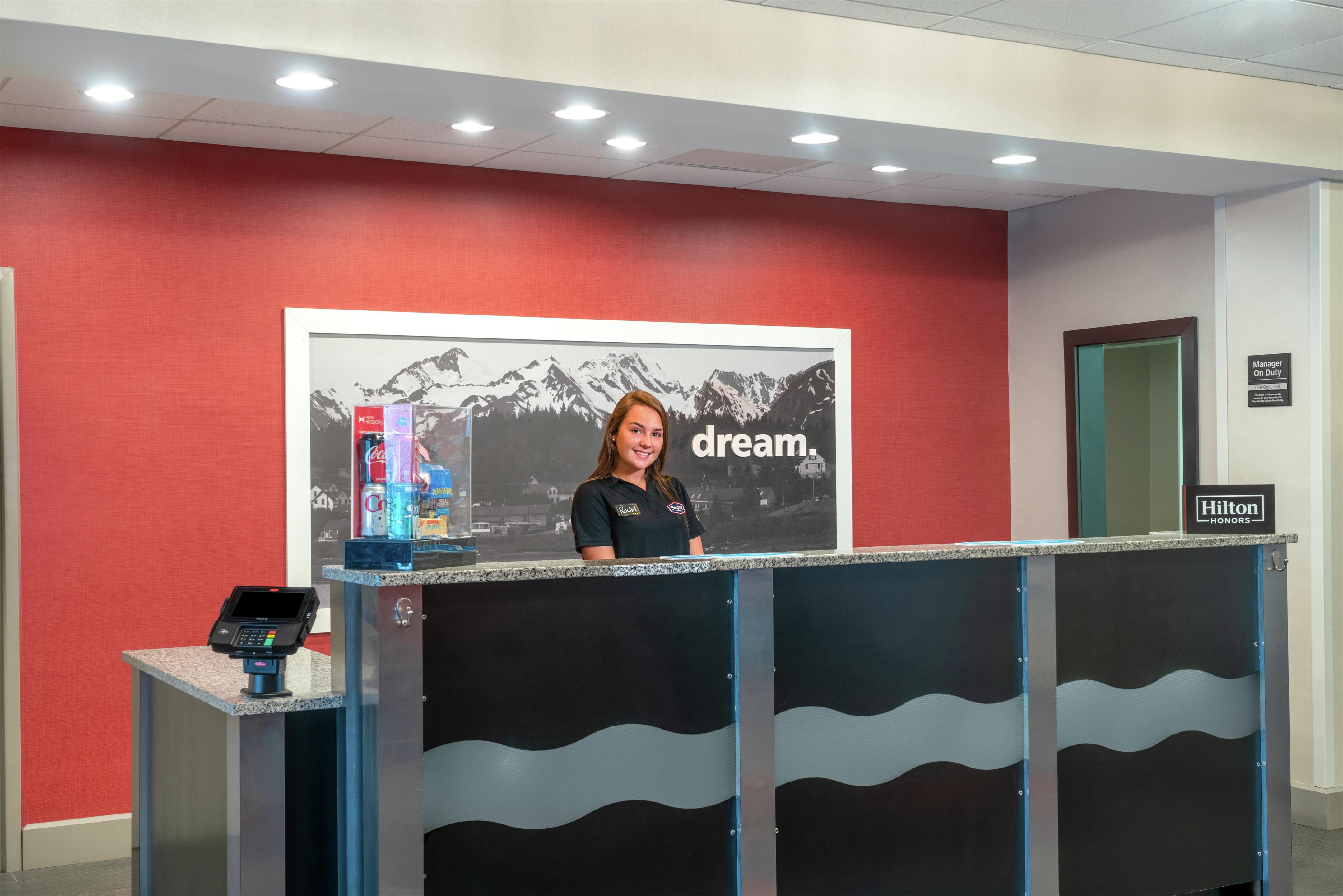 Reception | Hampton Inn & Suites Roanoke Airport