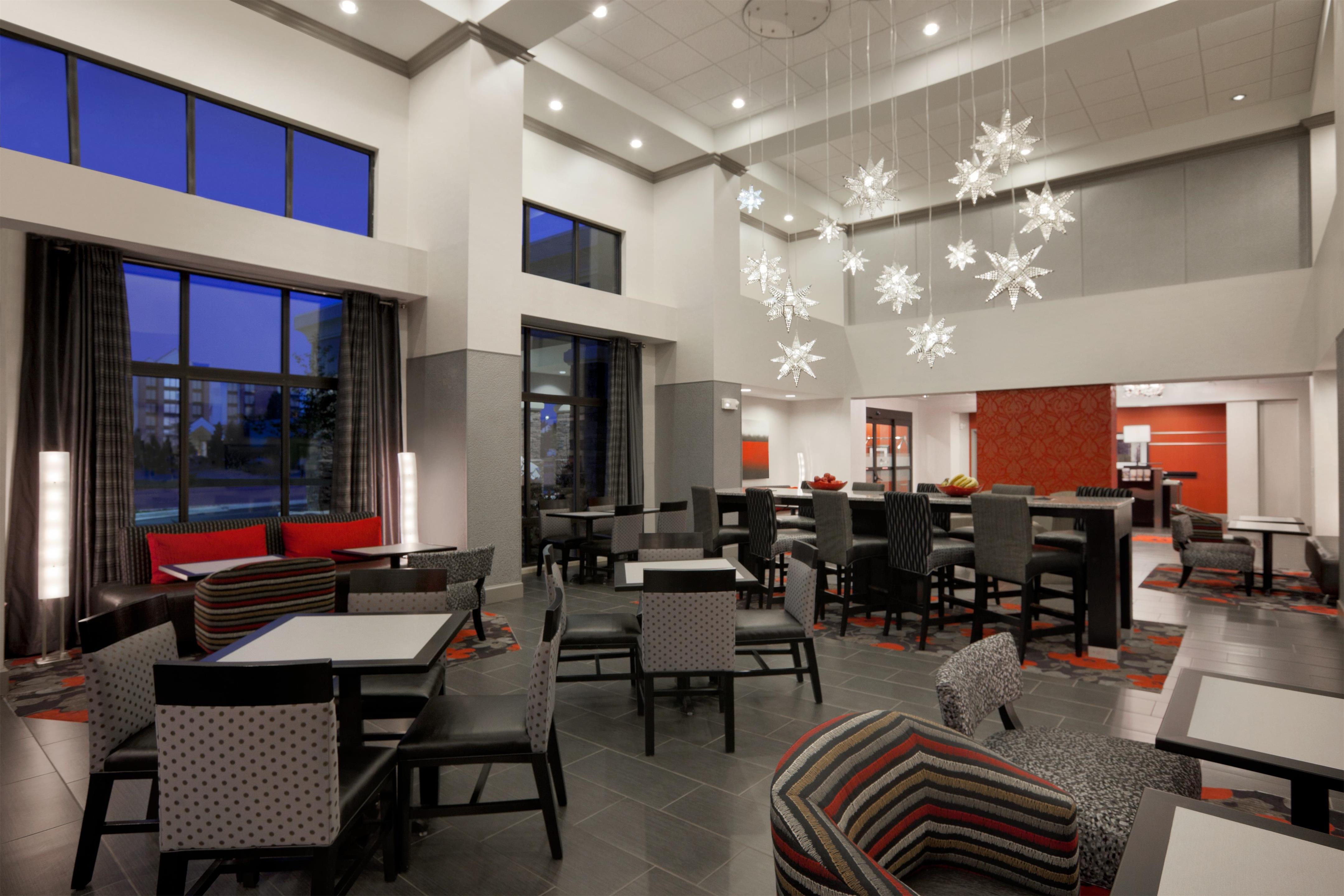 Reception | Hampton Inn & Suites Roanoke Airport